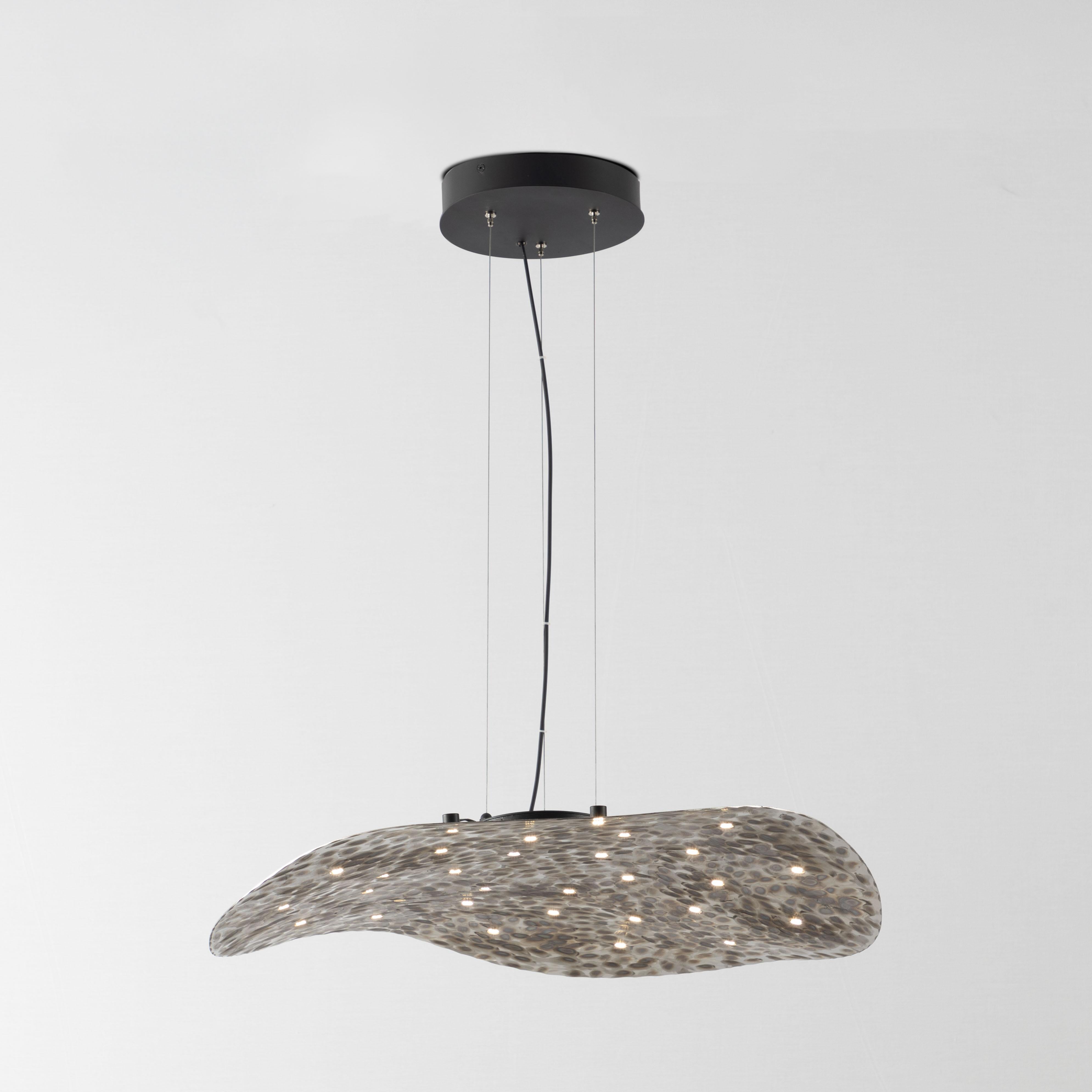 Lampada da soffitto piatta, 21667, di Stillux Illuminazione
Dimensioni: D 70 x H 13 cm.
Materiali: Acciaio, ferro, acciaio inossidabile.

Disponibile in foglia d'oro, foglia d'argento, foglia d'oro anticato, argento anticato, nero velluto o acciaio