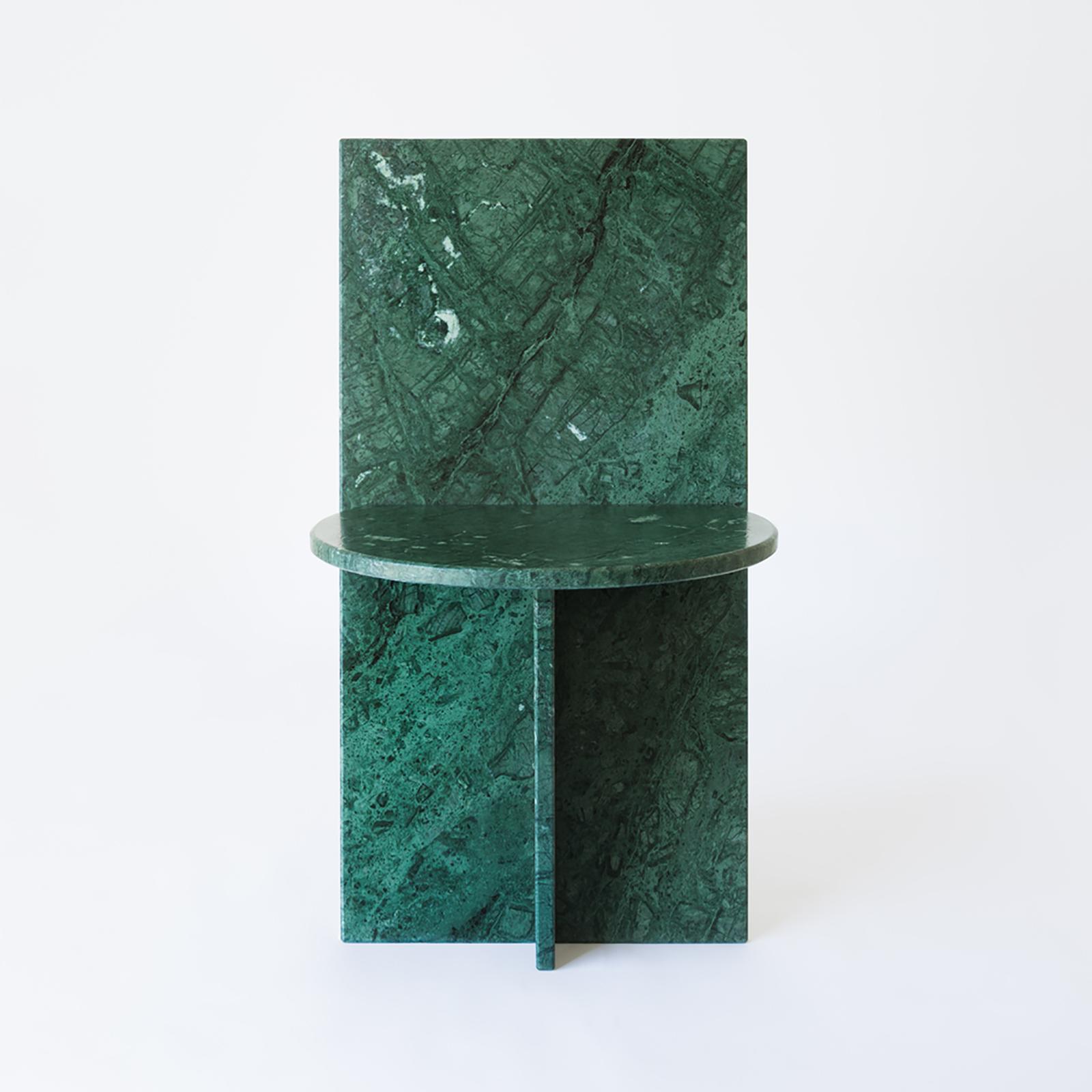 The project of the marble chair Flat is born from the need of not wasting such a precious and natural material such as marble. The chair acquires volume, thanks to the intersection of three slabs two centimetres thick. The pure forms of a rectangle,