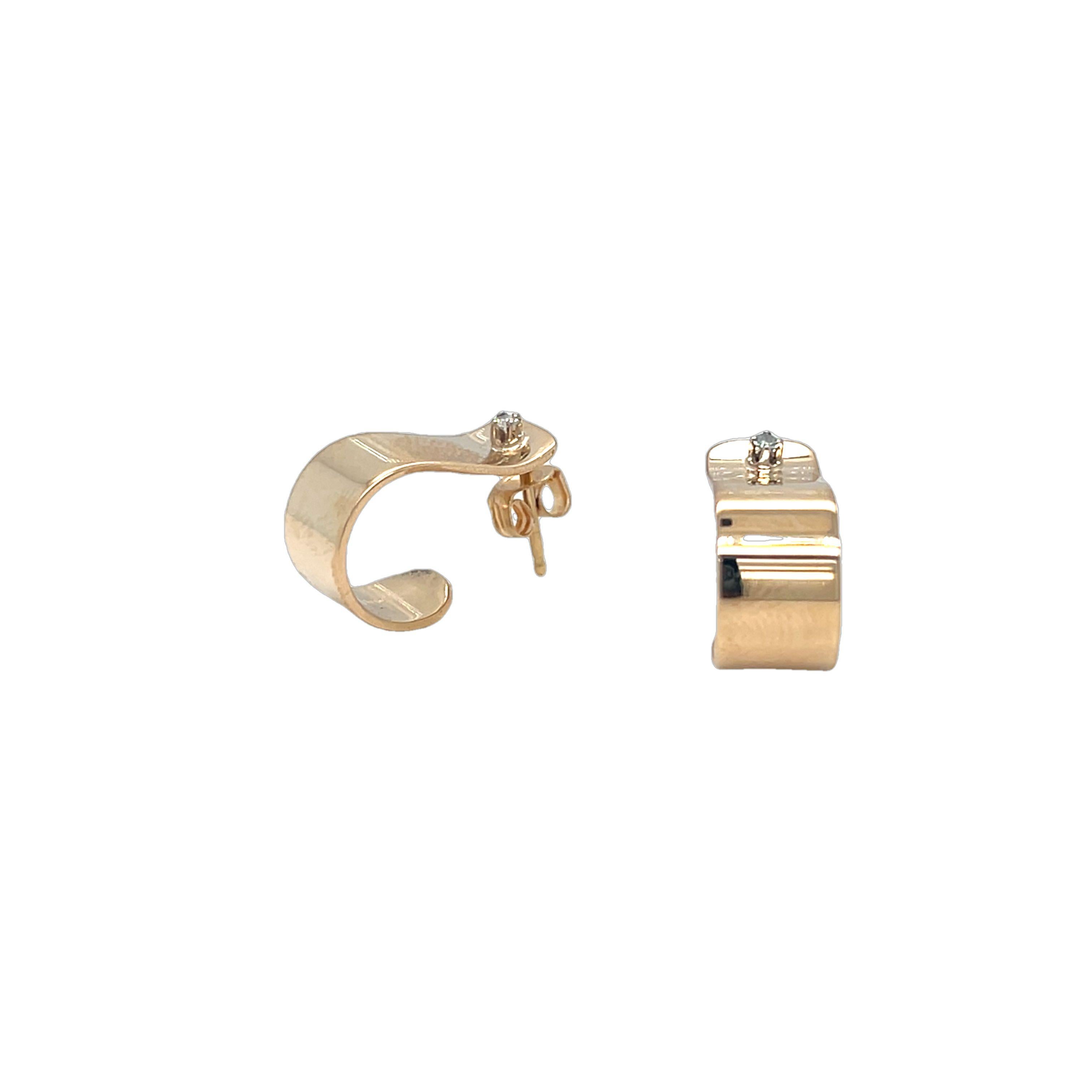 Flat Curve U Shaped Semi Hoop Earrings with Single Cut Diamond 14k Yellow Gold In Excellent Condition For Sale In beverly hills, CA