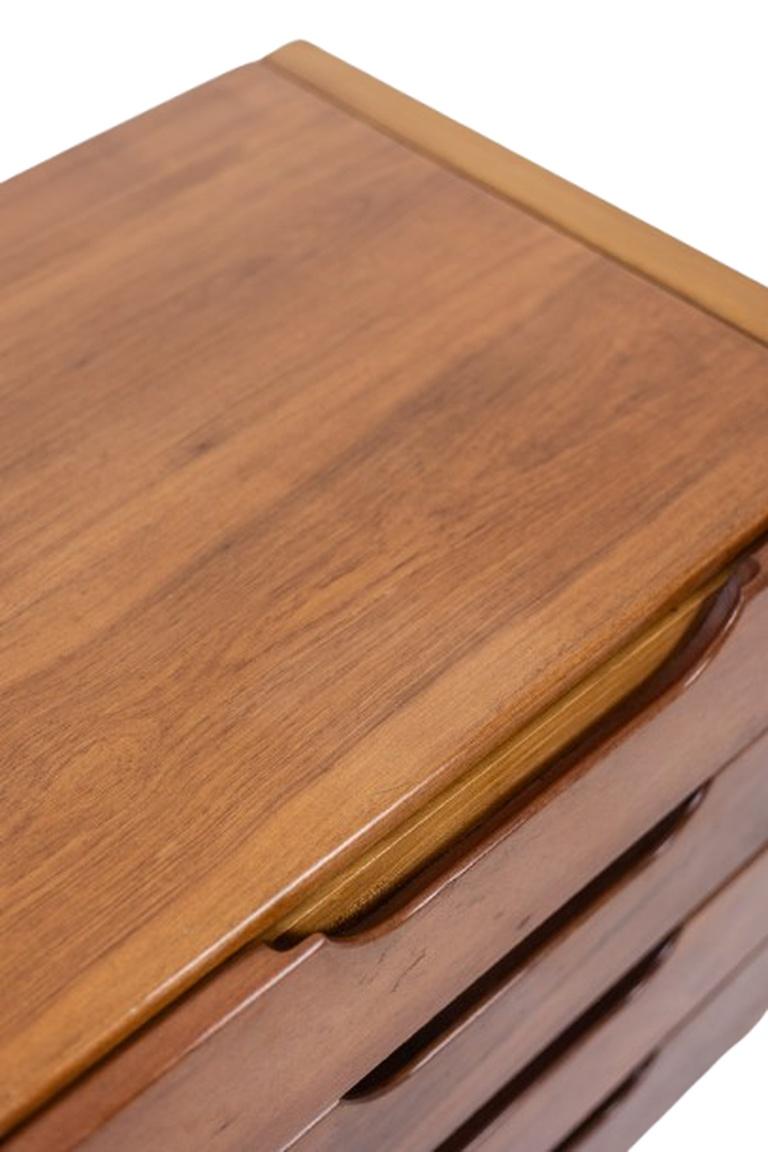 Flat desk with elm wood base, 6 drawers on the front. 1970s im Angebot 10