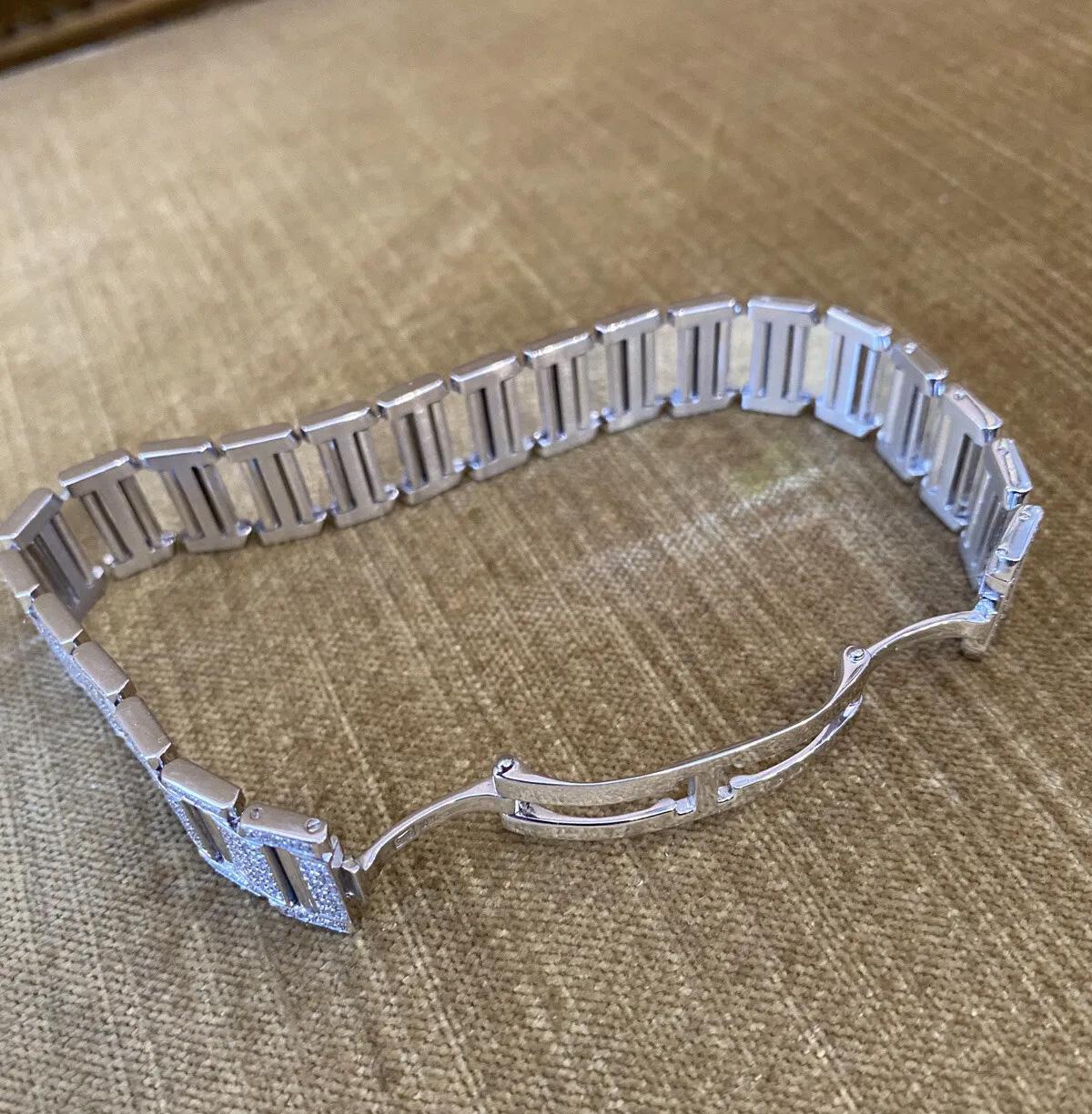Taille ronde Bracelet à maillons plats pavés de diamants d'un poids total de 8,50 carats en or blanc 18 carats en vente