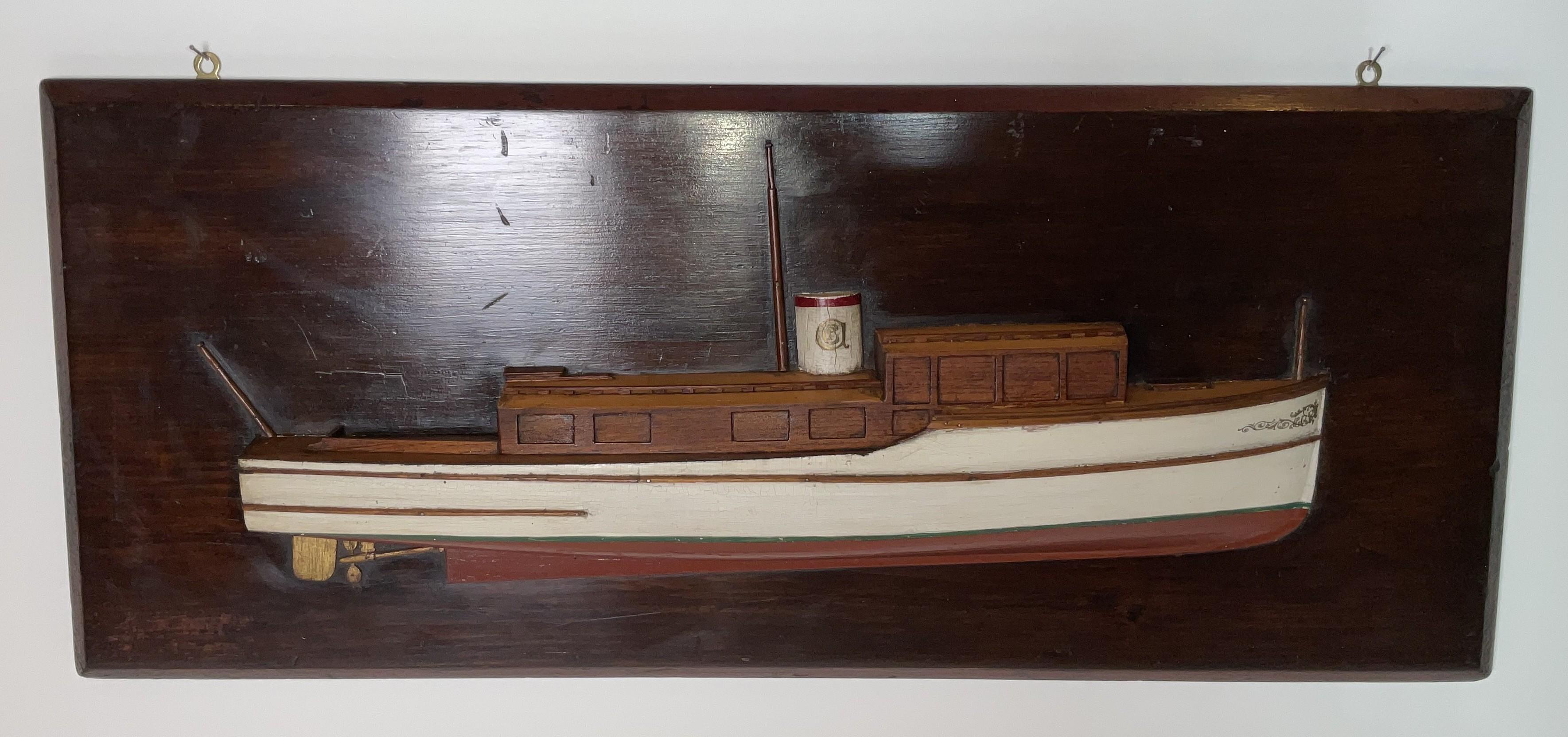 Flat Top Motor Yacht Half Model of a Trumpy Bon état - En vente à Norwell, MA