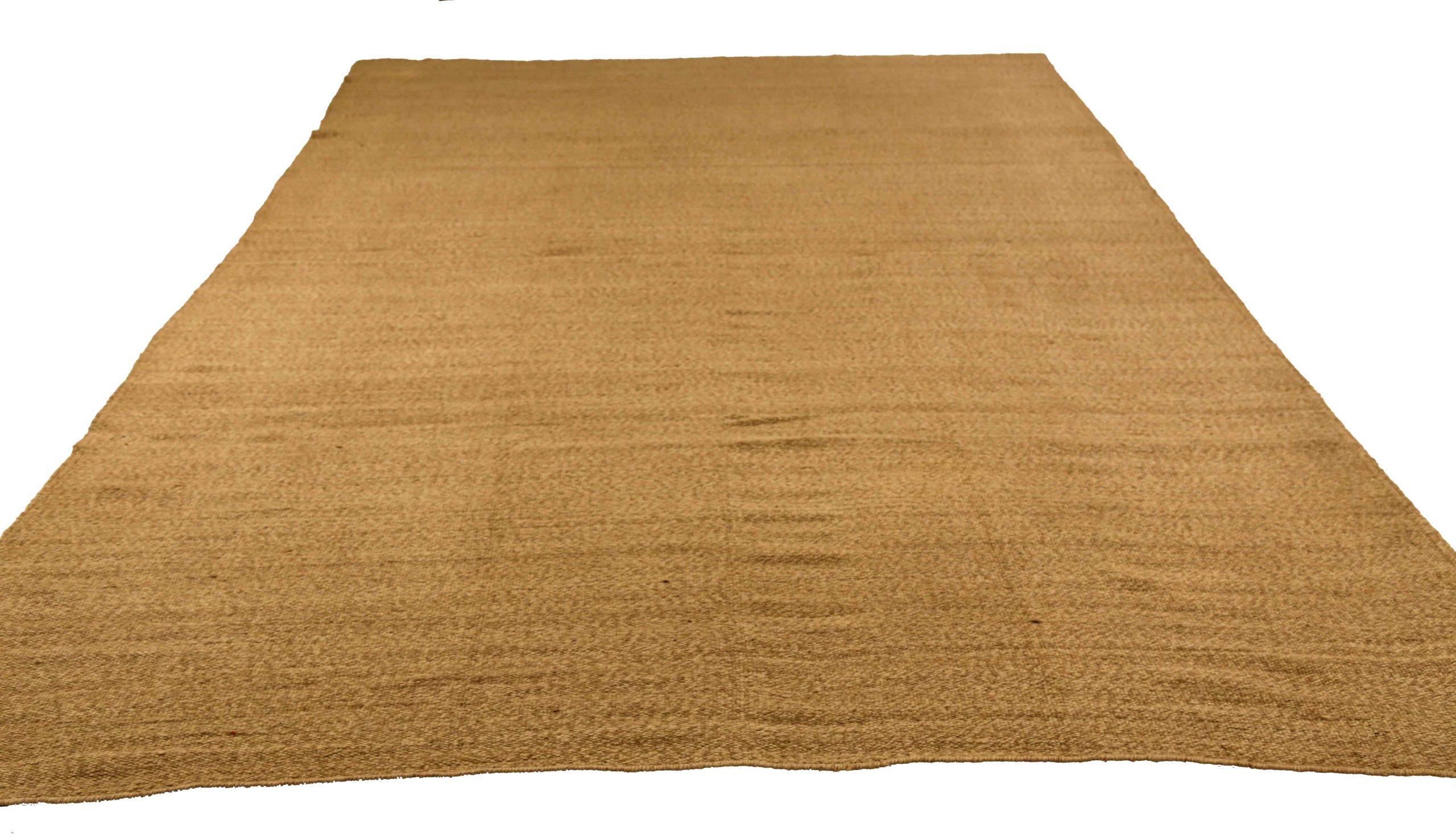 Descubre la elegancia de esta exclusiva alfombra de tejido plano de Circa 1990. Diseñado con meticulosa atención al detalle, este diseño exclusivo es perfecto para realzar tu espacio.