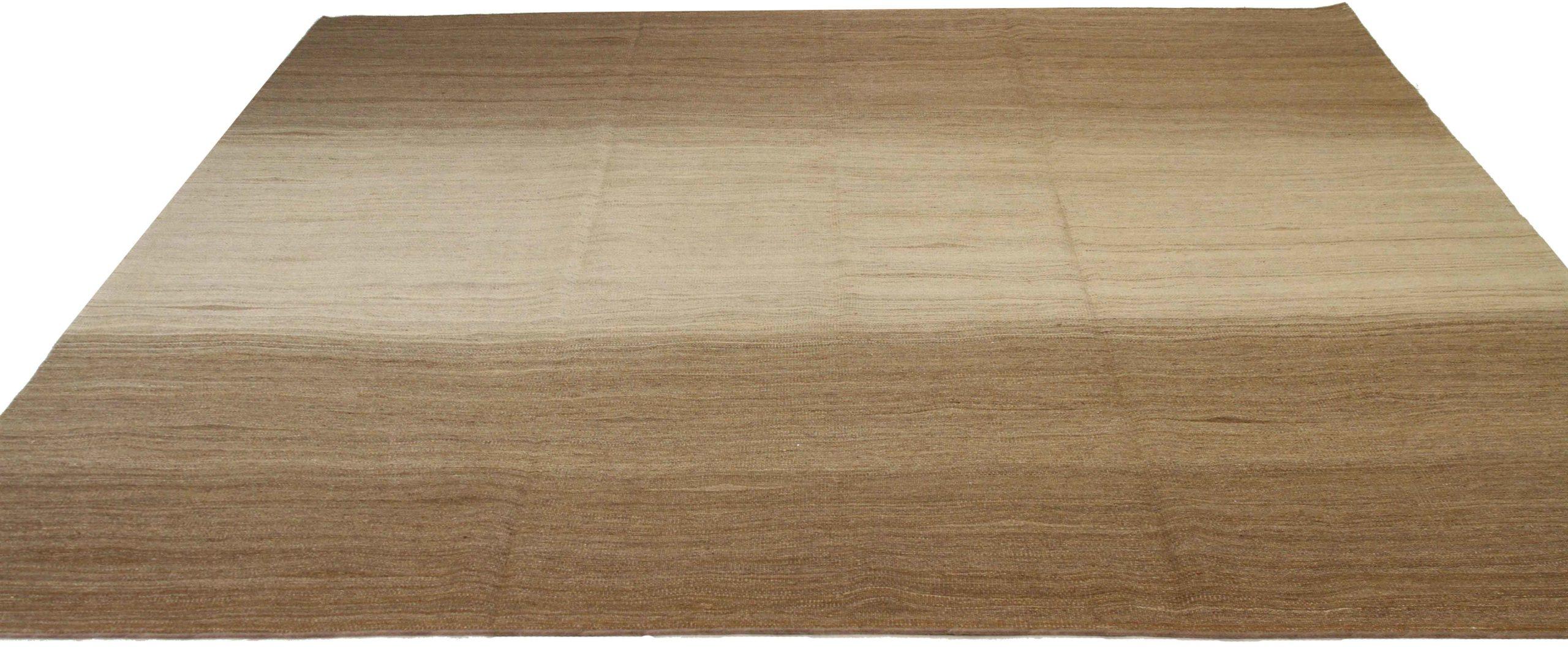 Entdecken Sie die Eleganz dieses einzigartigen Flachgewebes, das sich durch wunderschöne Handwerkskunst auszeichnet. Dieses exklusive Design, das mit viel Liebe zum Detail entworfen wurde, ist perfekt, um Ihren Raum zu verschönern.