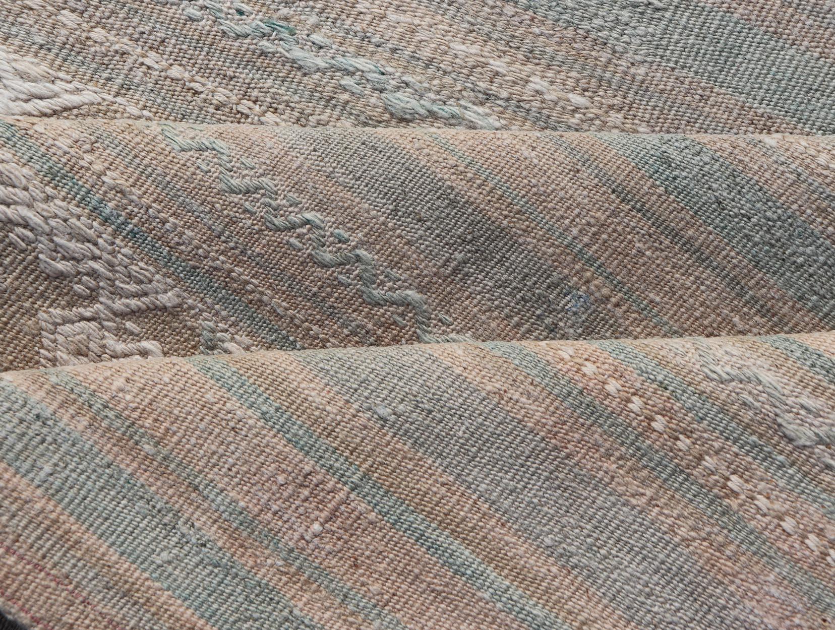 Flachgewebte, handgestickte Kelims in Taupe, Blau, Tan und Brown im Angebot 3