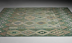 Kilim à tissage plat, 9'10" × 8', Suède, 1960