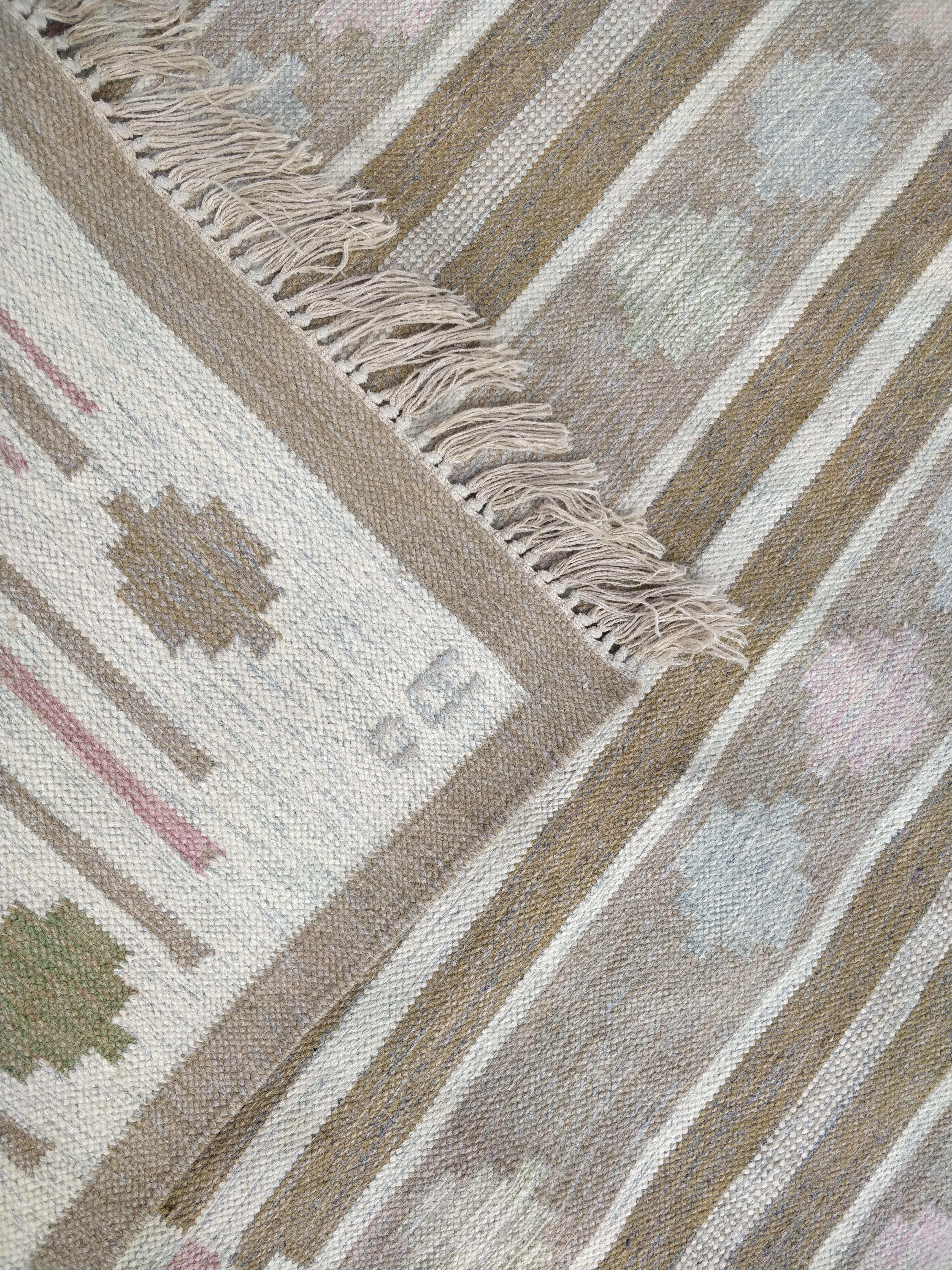  Flat-weave Kilim carpet by Swedish textile designer Anna Johanna Ångström   For Sale 5