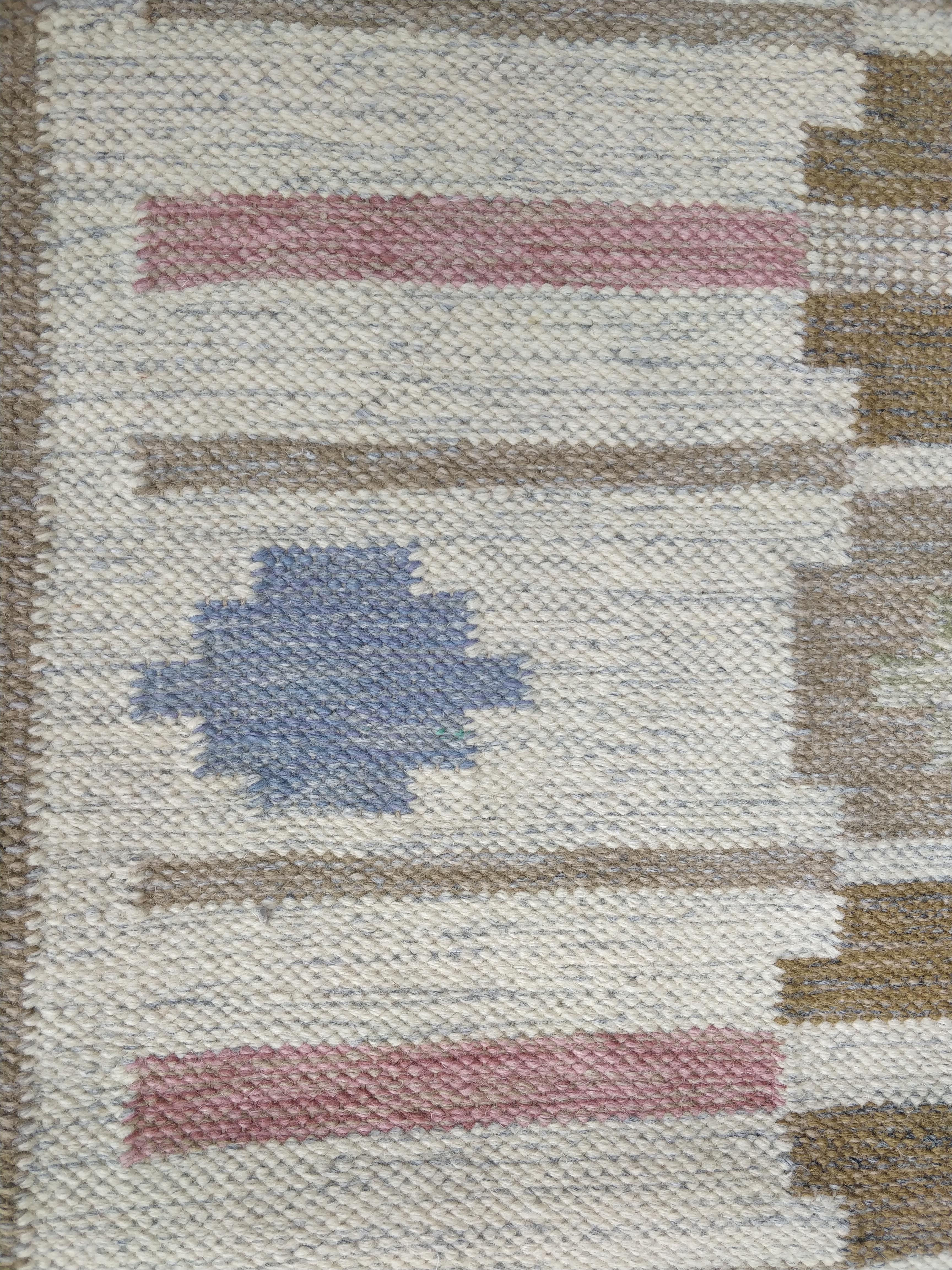  Flat-weave Kilim carpet by Swedish textile designer Anna Johanna Ångström   For Sale 3