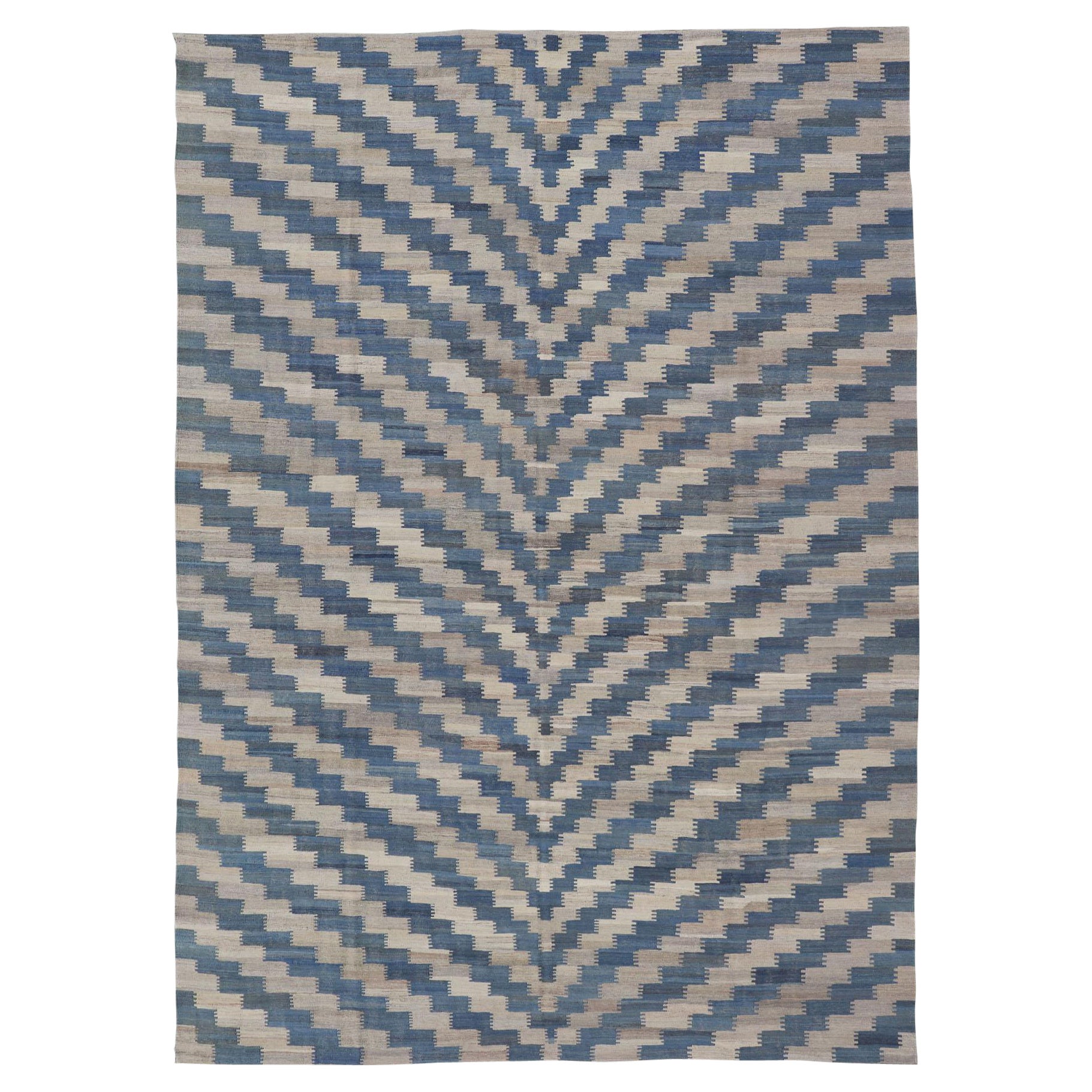Flachgewebter Kelim-Teppich mit modernem Design in Blau und Creme