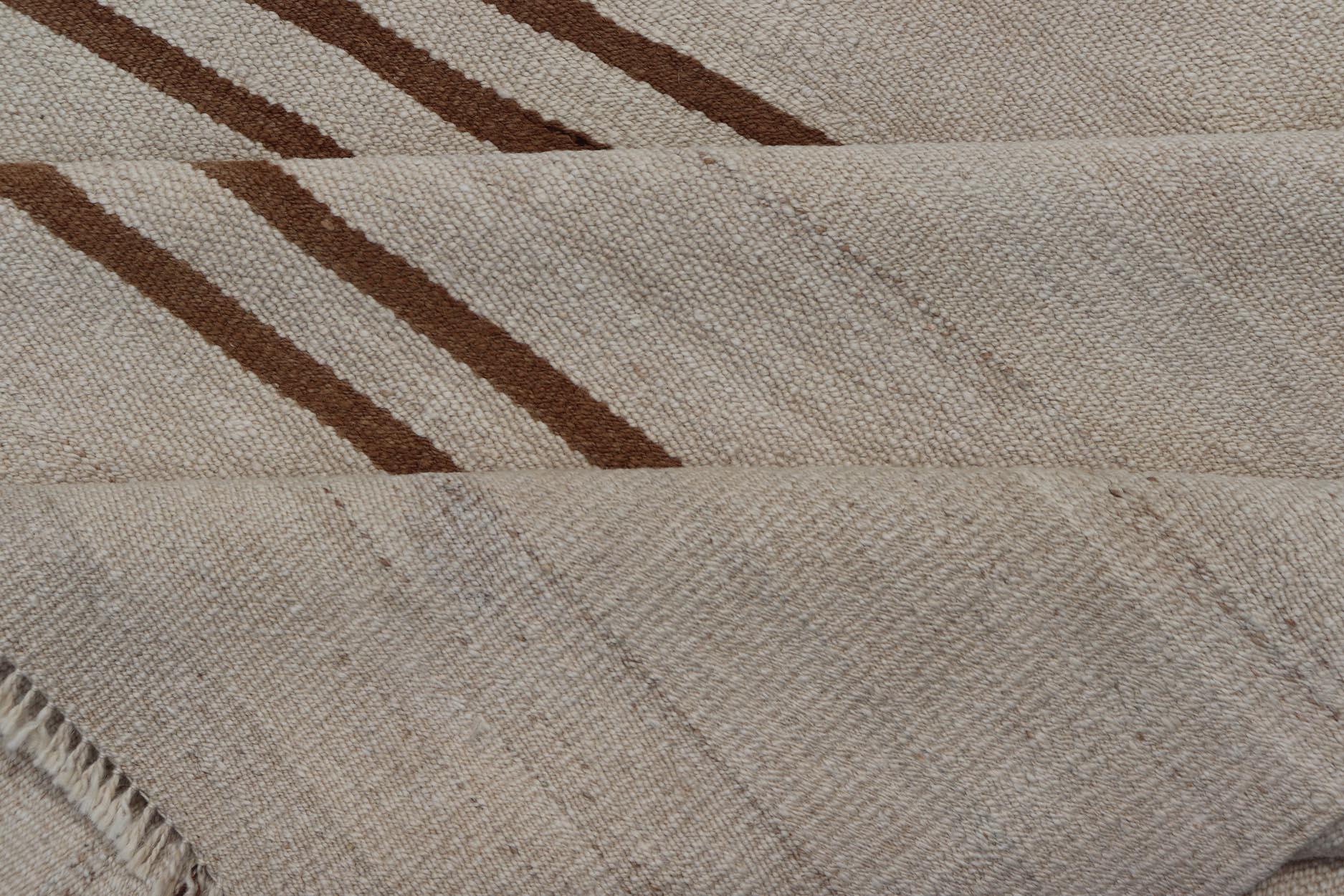 Flat-Weave Kilim Vintage Rug Turkey with Horizontal Stripes in Ivory & Brown For Sale 4