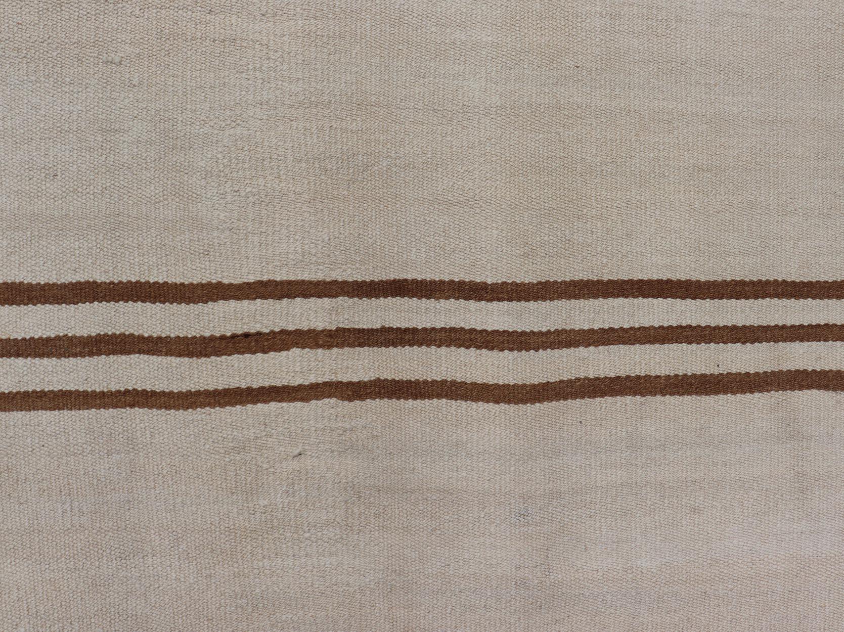 Flat-Weave Kilim Vintage Rug Turkey with Horizontal Stripes in Ivory & Brown In Good Condition For Sale In Atlanta, GA