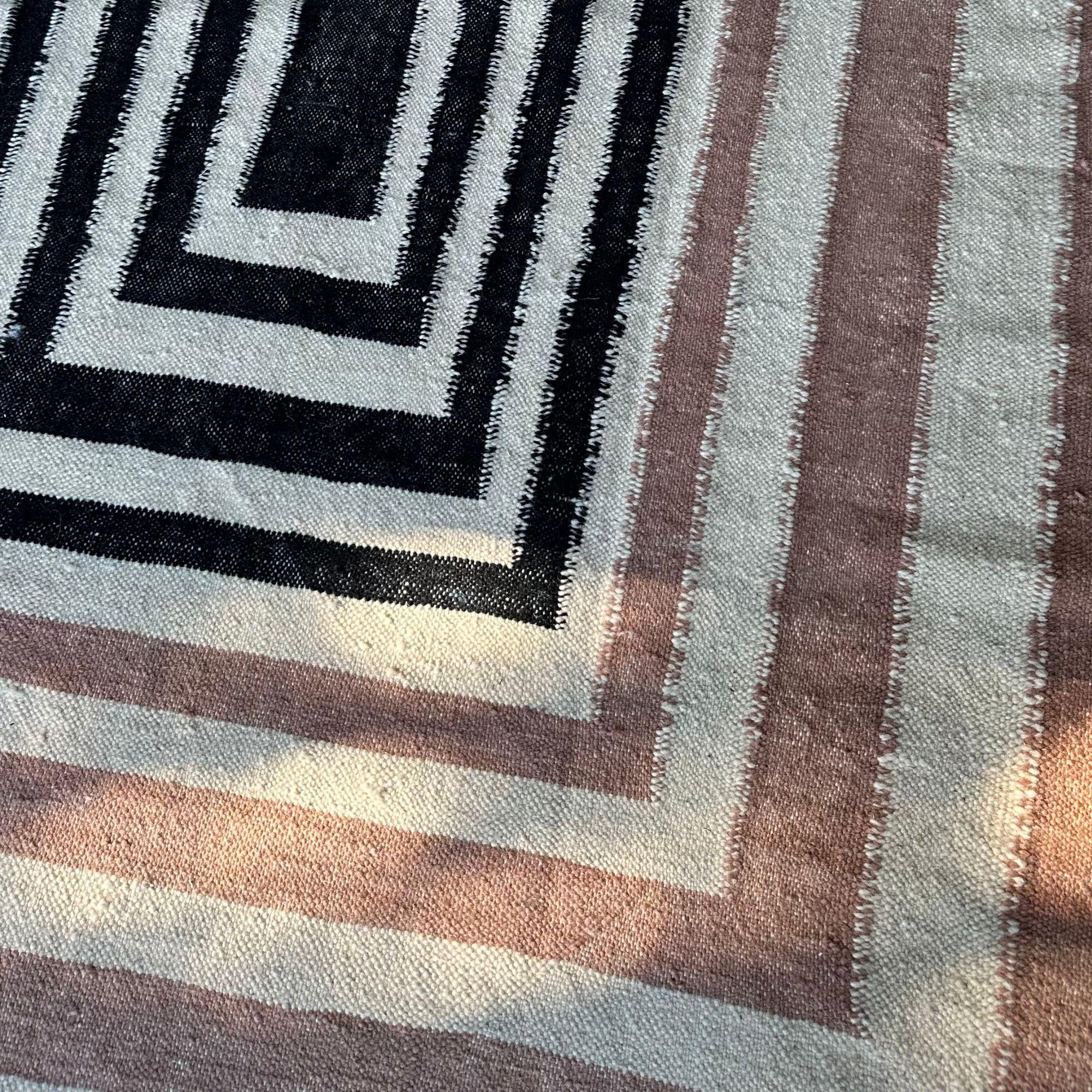 Hand-Knotted Flat Weave Rug, Handmade Moroccan Rug - 5x8ft For Sale