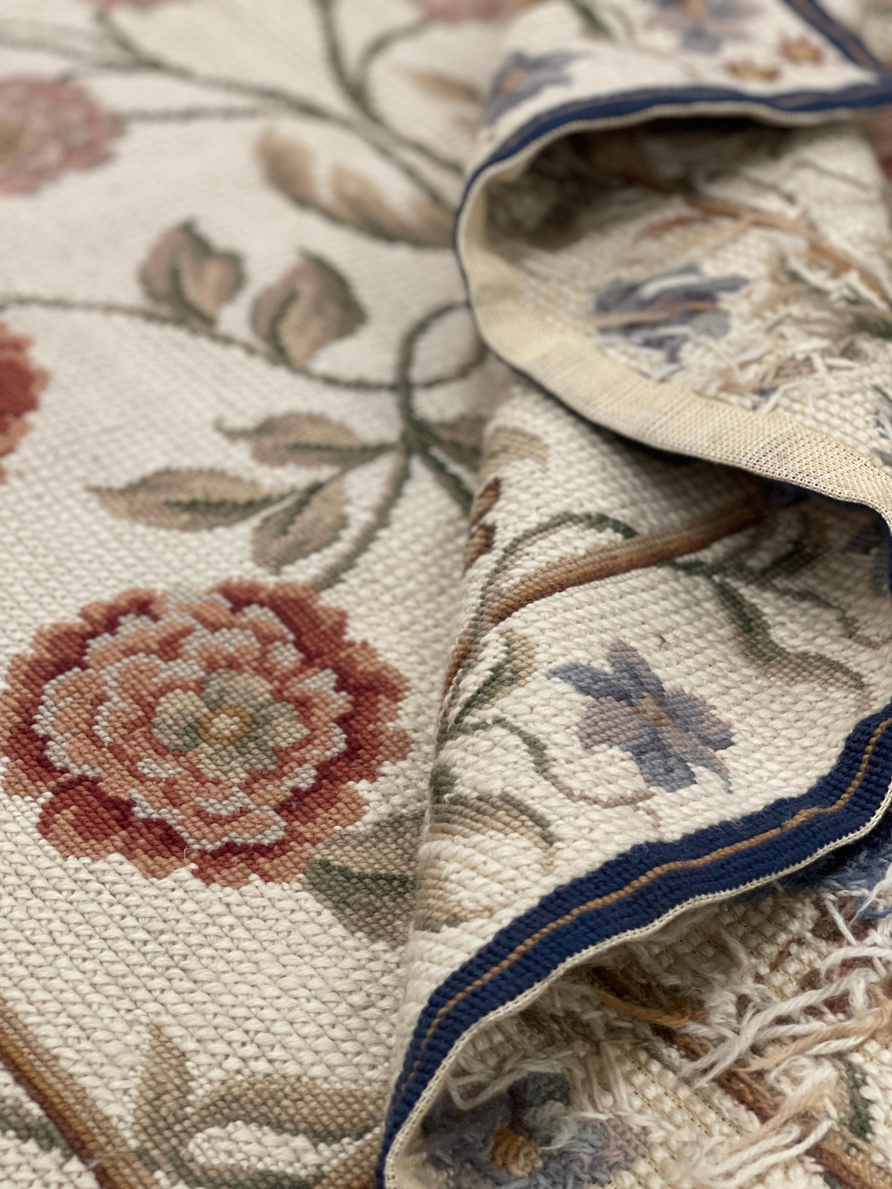Fin du 20e siècle Tapis tissé à plat ivoire Tapis de salon à motifs floraux pour la décoration intérieure en vente