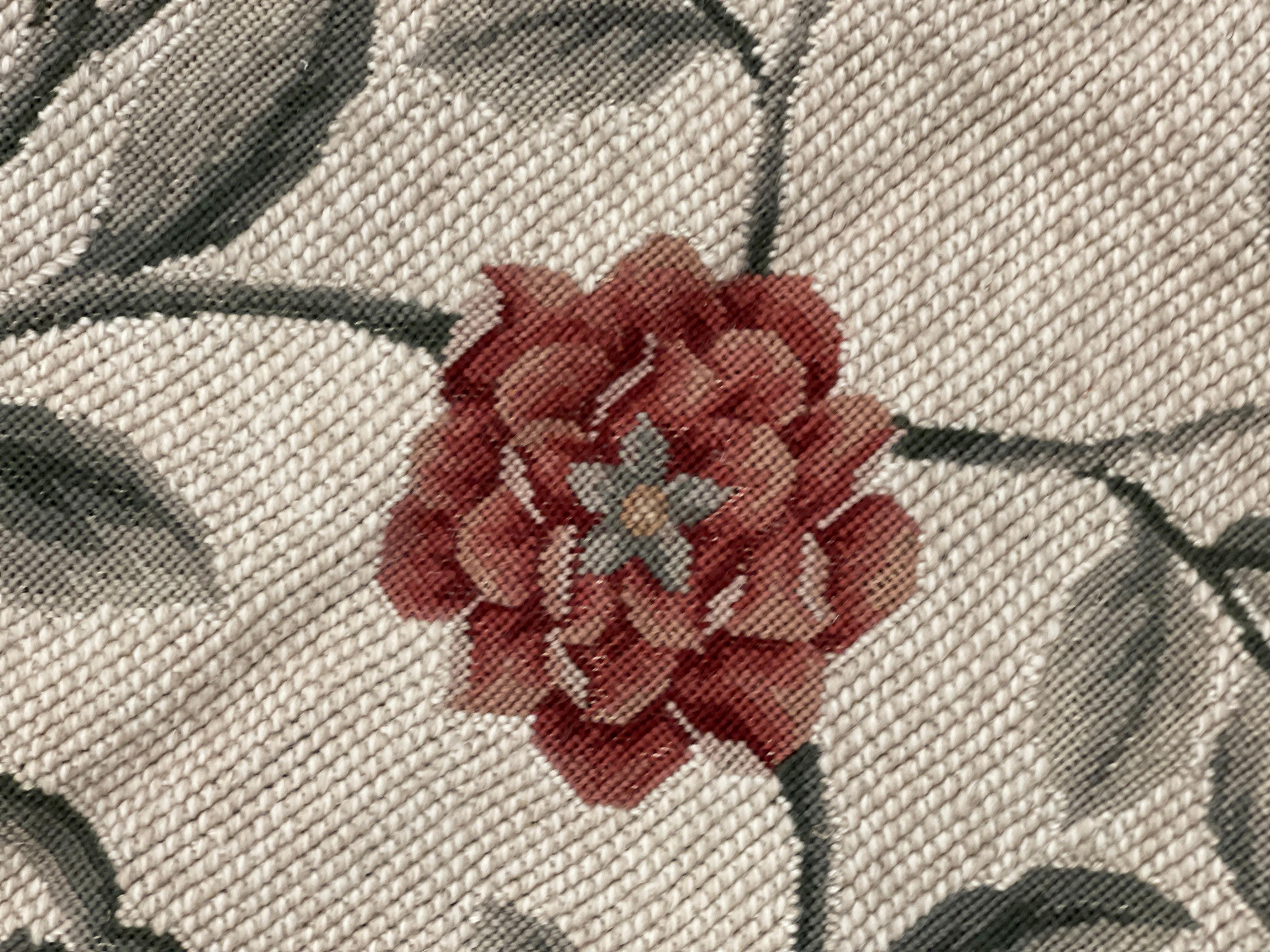 Fin du 20e siècle Tapis tissé à plat ivoire Tapis de salon à motifs floraux pour la décoration intérieure en vente