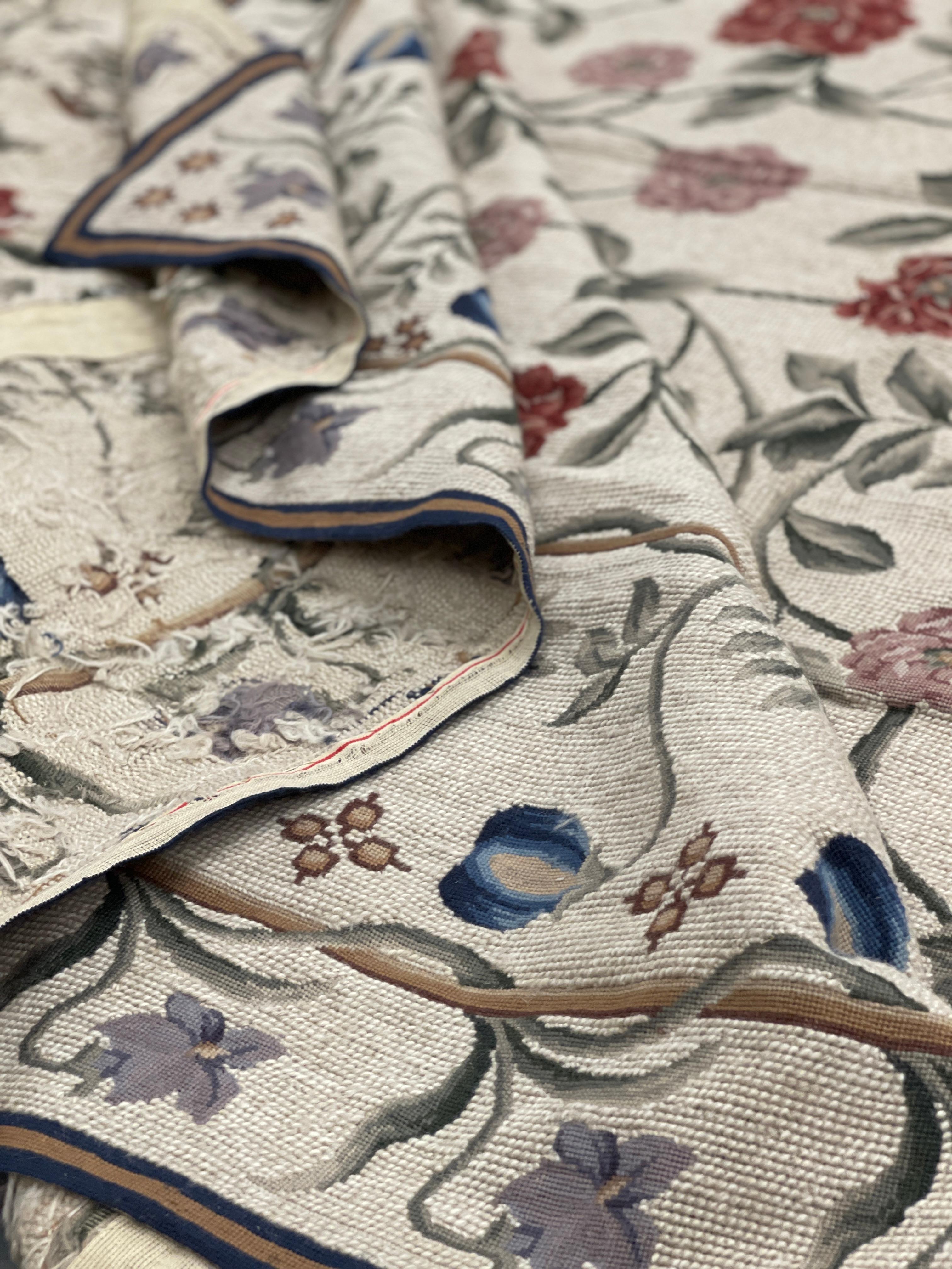 Laine Tapis tissé à plat ivoire Tapis de salon à motifs floraux pour la décoration intérieure en vente