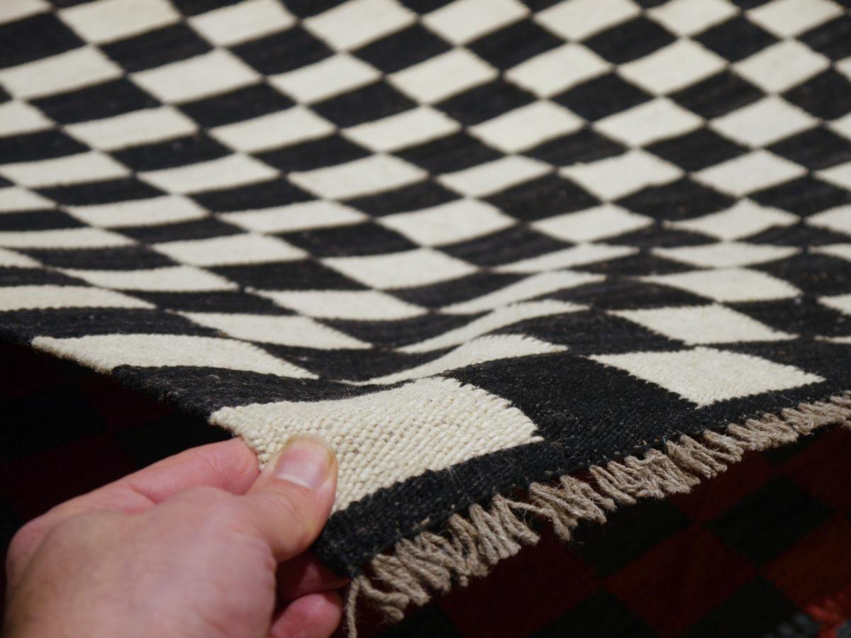 Flachgewebter Teppich Schwedischer Stil Schwarz Weiß Mazandaran Kelim Skandinavische Moderne im Angebot 5