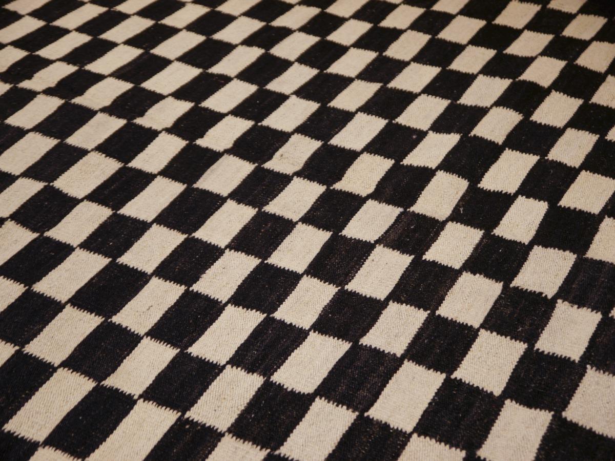 Flat-weave rug Swedish style Black White Mazandaran Kilim Scandinavian Modern For Sale 7