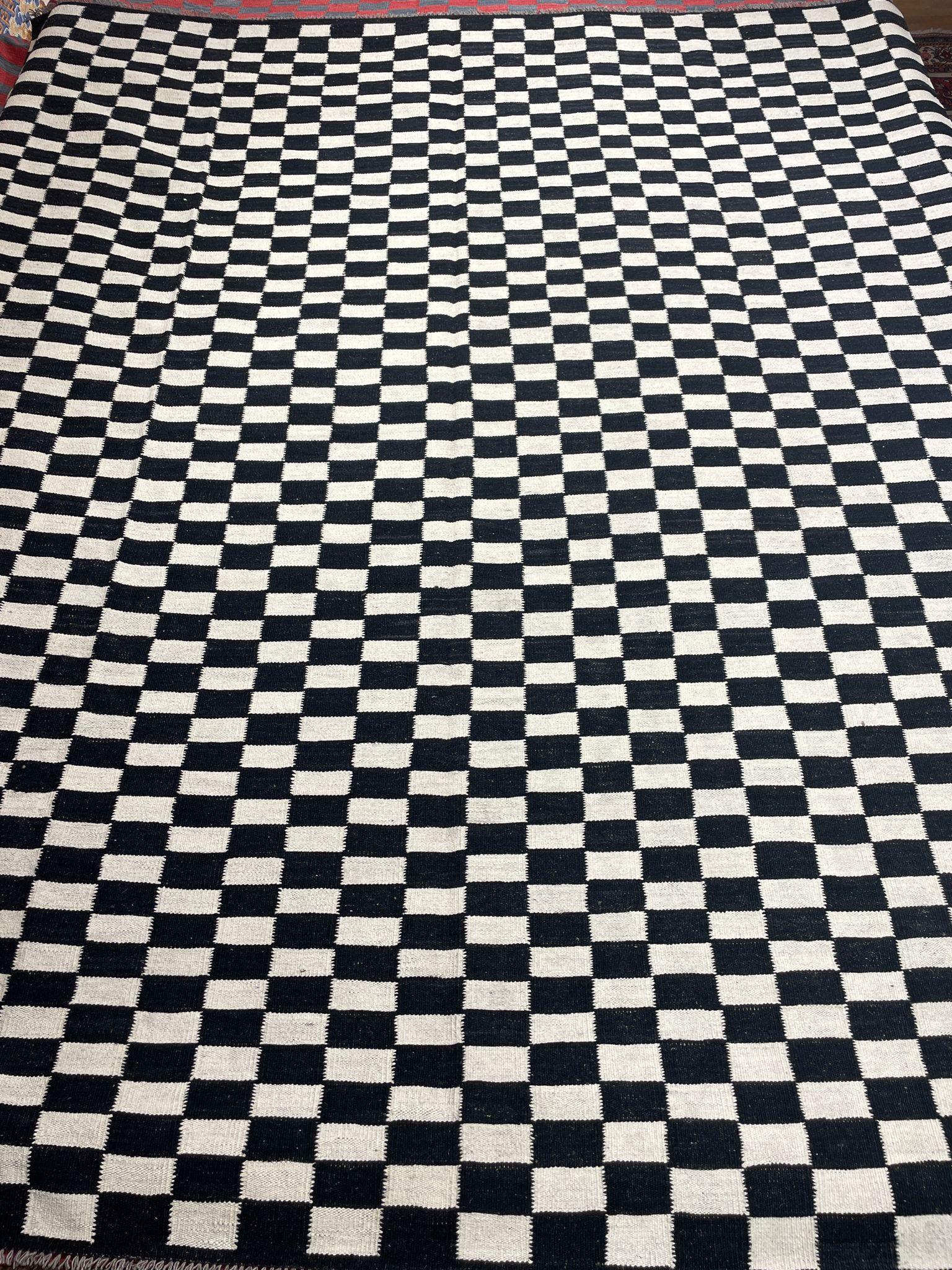 Flachgewebter Teppich Schwedischer Stil Schwarz Weiß Mazandaran Kelim Skandinavische Moderne im Angebot 12