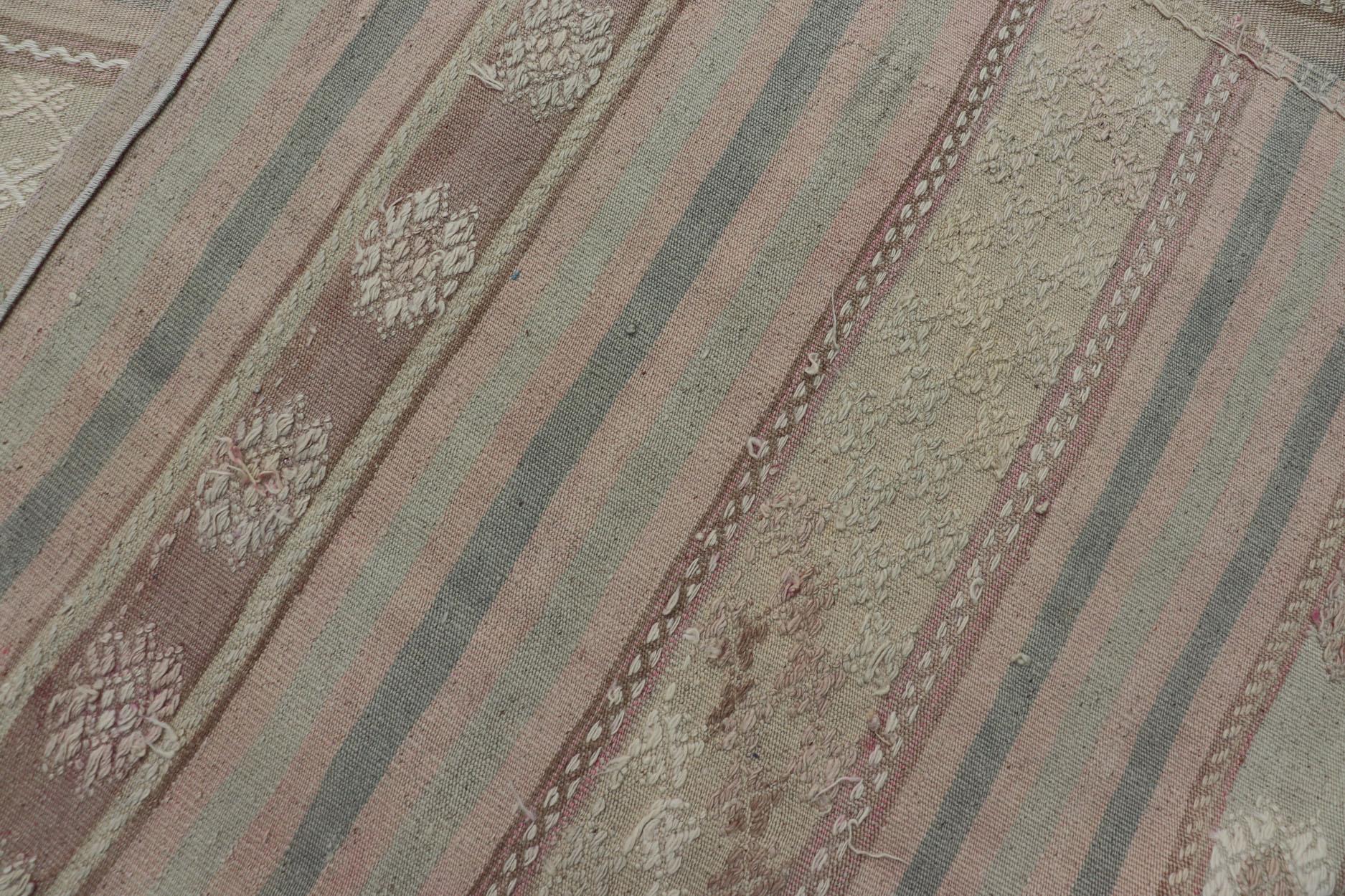 Flat-Weave Turkish Kilim with Embroideries in Earthy Tones and Hints of Pink For Sale 6