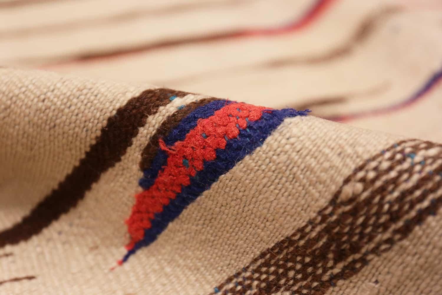 Rug & Kilim marocchino d'epoca a tessitura piatta. Dimensioni: 4' 1