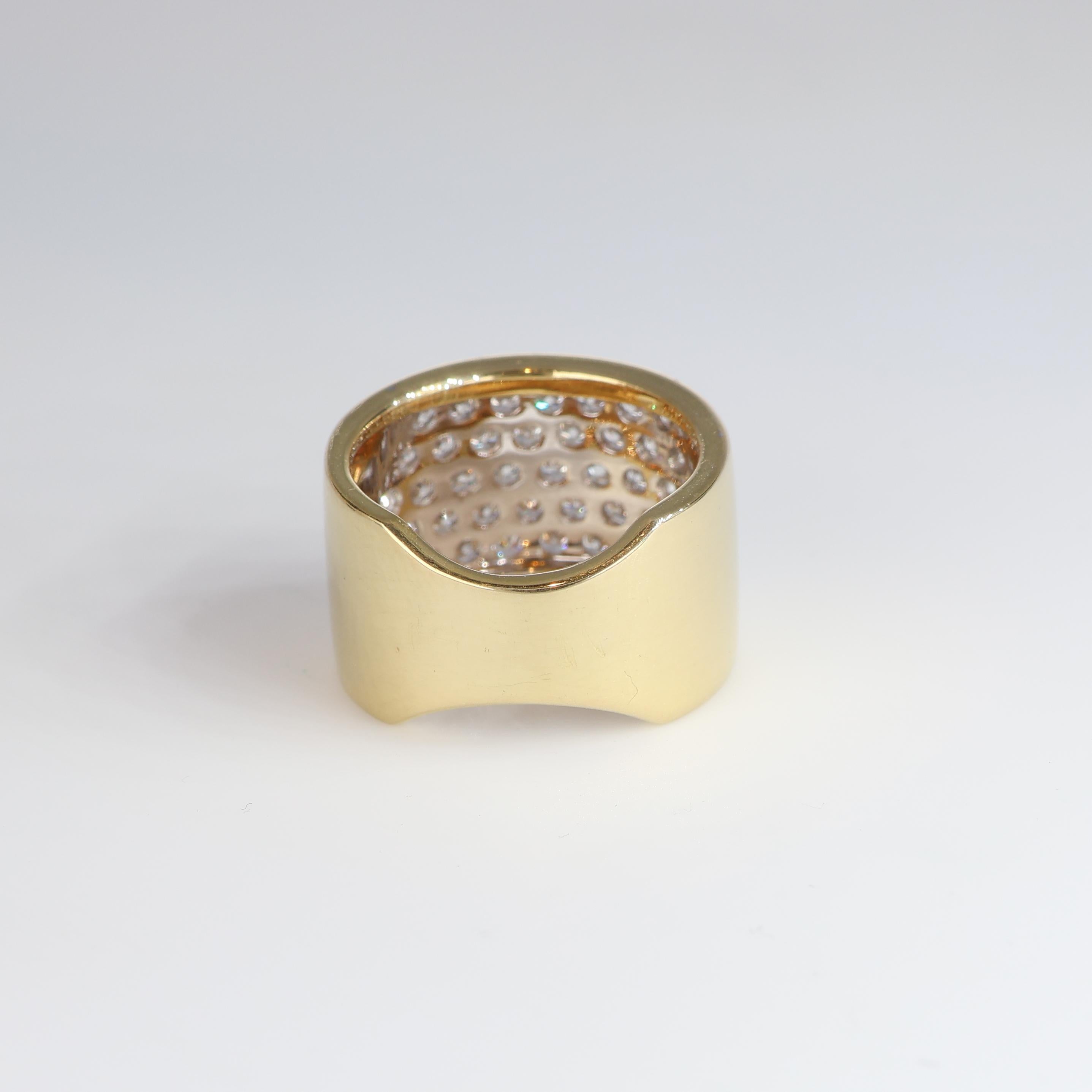 Women's or Men's Flat Yellow Gold Band Ring with Central Pavé, White Diamonds 1.19 Carats For Sale