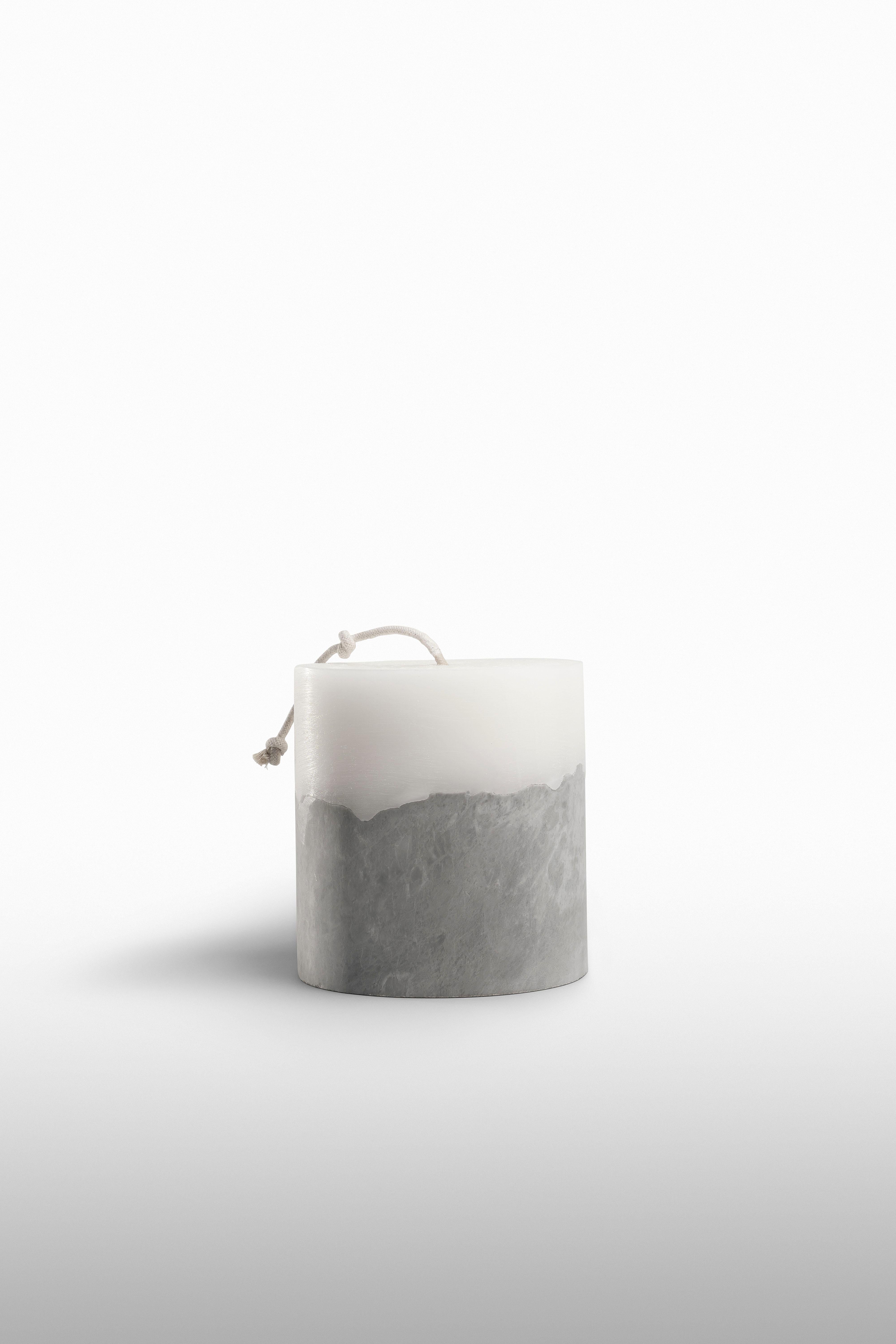 Not just a candle, but a piece of furniture with a strong material meaning. Flato, designed by Emanuel Gargano, is a handcrafted collection, made in marble and wax, wholly made in Italy. Each candle is different from one another in materials and
