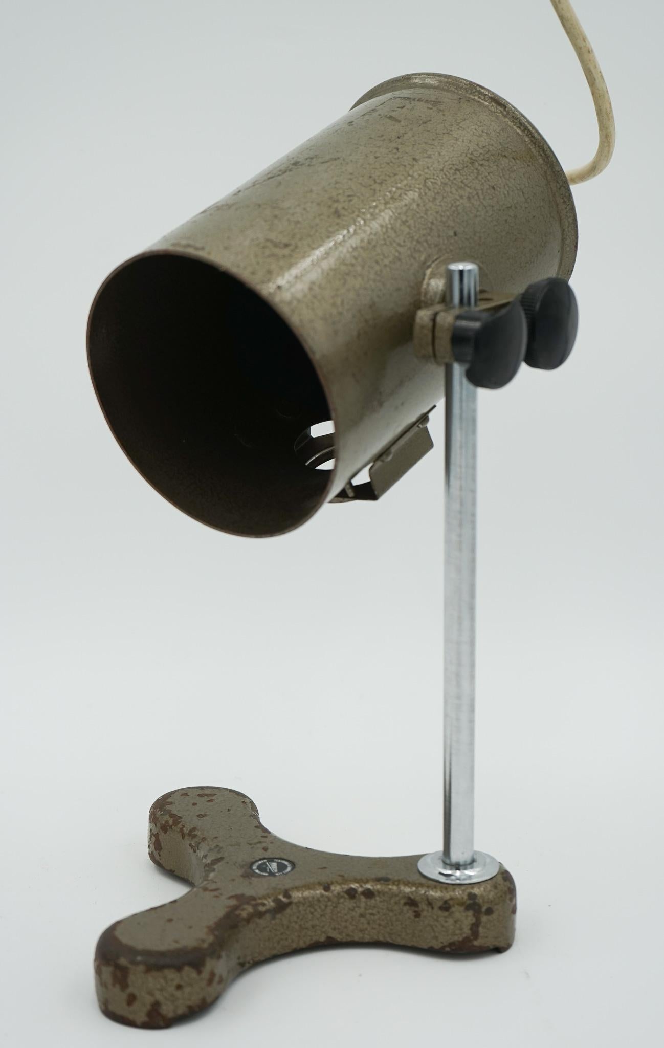 FLATTERS & GARNETT SALVAGED LABORATORY SCHOOL TABLE LAMP ADJUSTABLE LiGHT 004 For Sale 9