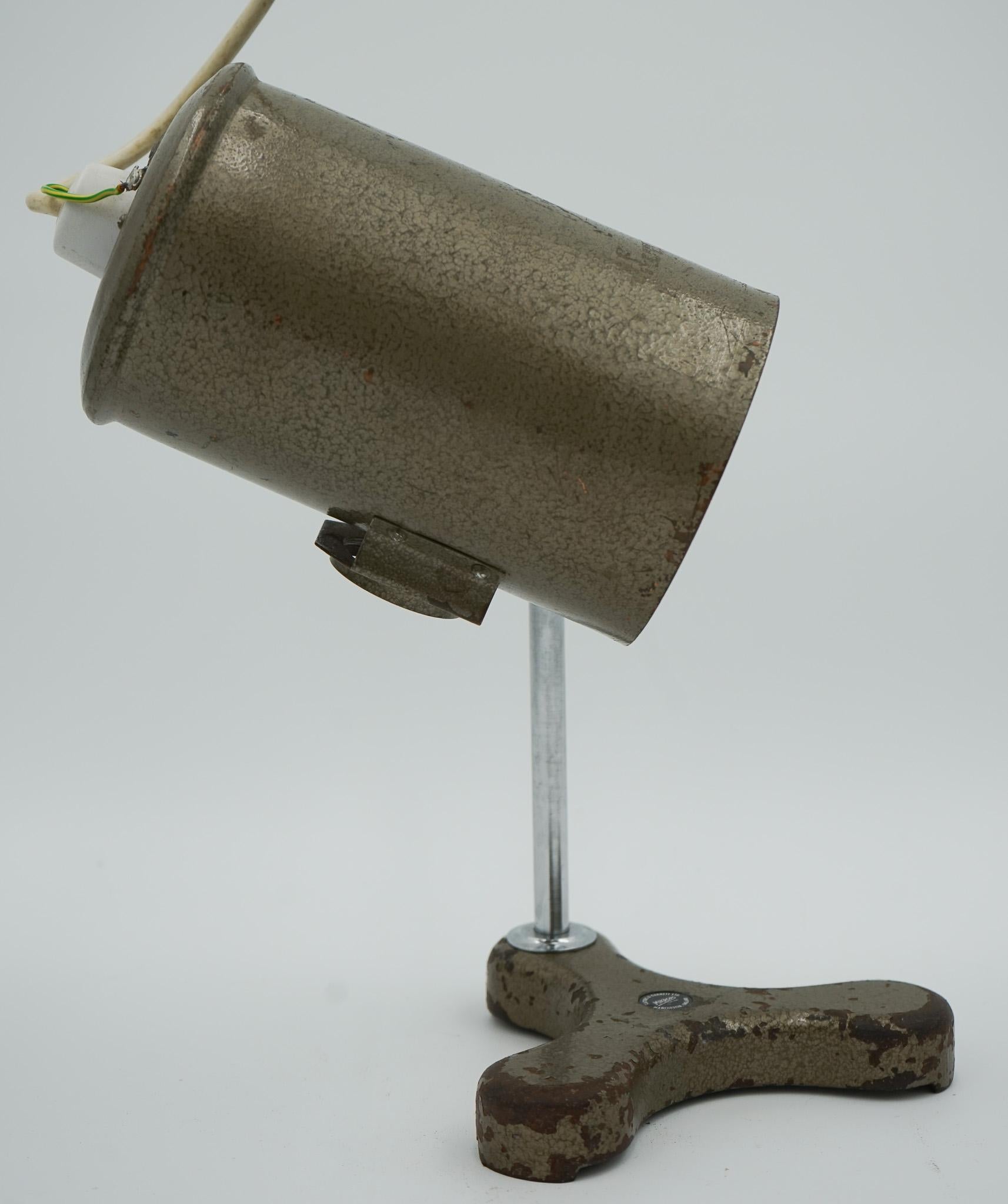 British FLATTERS & GARNETT SALVAGED LABORATORY SCHOOL TABLE LAMP ADJUSTABLE LiGHT 004 For Sale