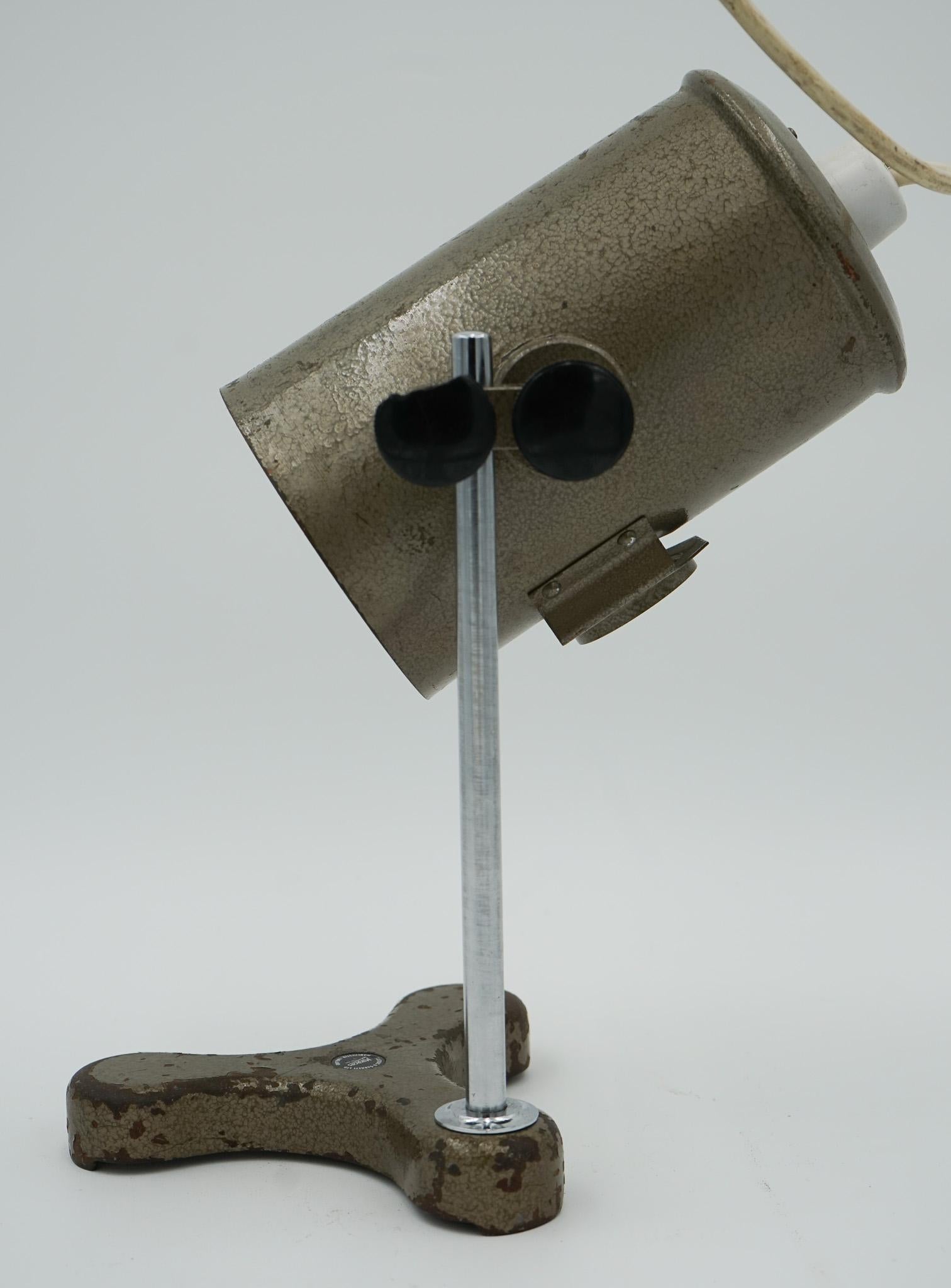 FLATTERS & GARNETT SALVAGED LABORATORY SCHOOL TABLE LAMP ADJUSTABLE LiGHT 004 In Good Condition For Sale In Pulborough, GB