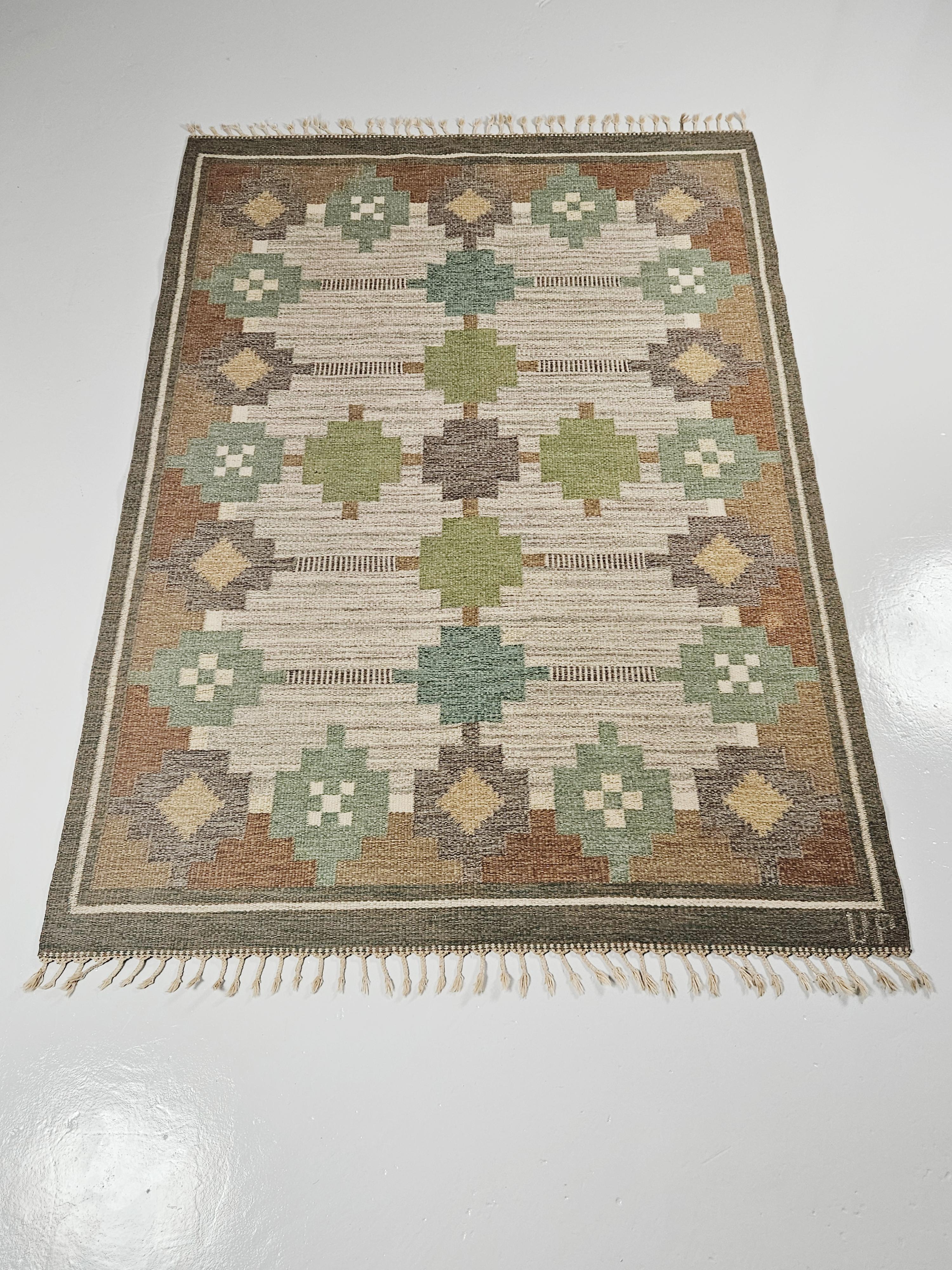 Beautiful flatweave carpet designed by Ulla Parkdahl. Made in Sweden during the middle of the 20th century. 

Great earthy tones.