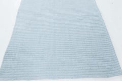 Tapis de passage contemporain « Ribella » à tissage plat, couleur gris clair uni, par Doris Leslie Blau