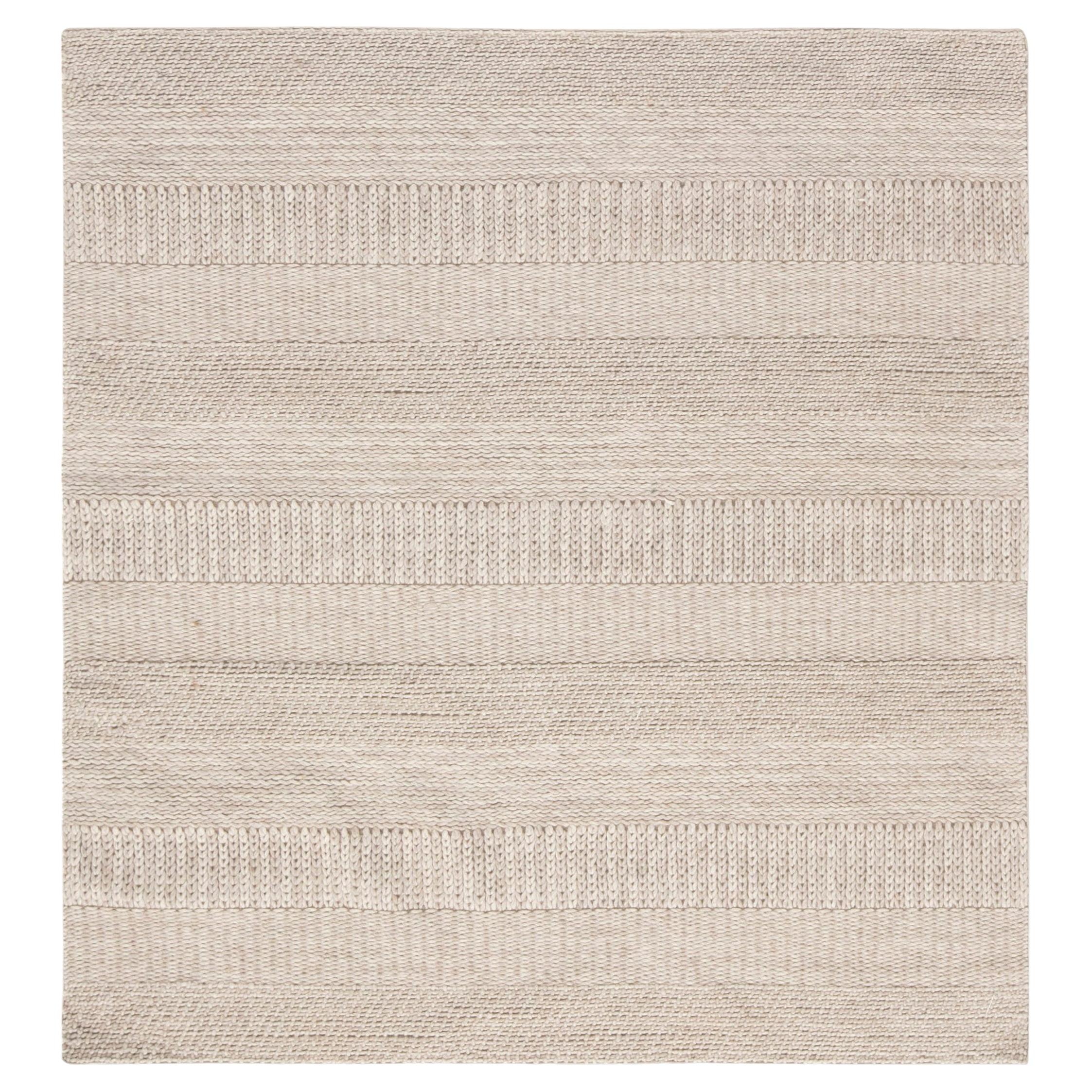 Tapis « Stria » à rayures contemporaines, beige clair, tissage plat, par Doris Leslie Blau