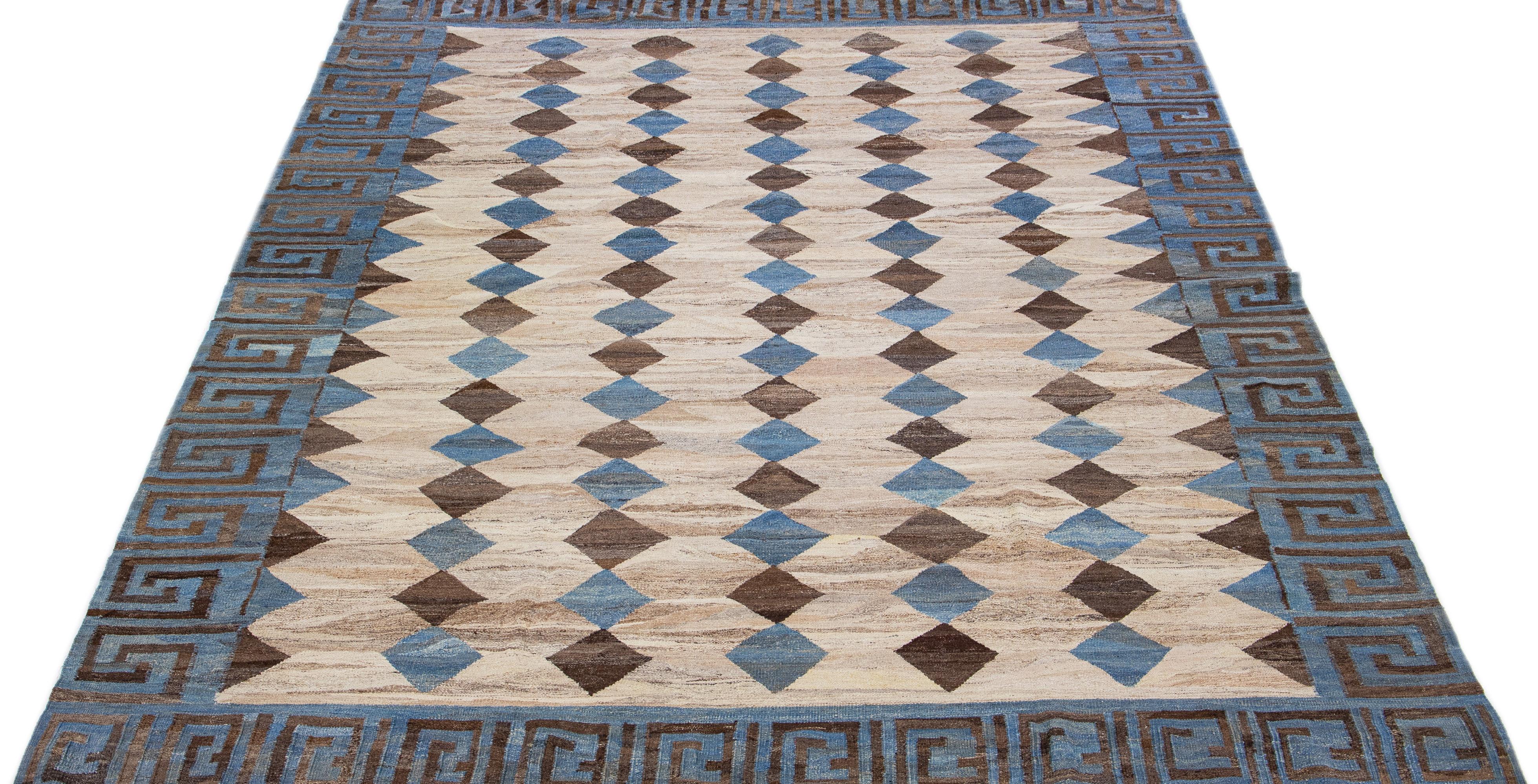 This Deco flatweave wool rug exhibits a fascinating beige color field with brown and beige accents, creating a contemporary and aesthetically-pleasing abstract design. The natural material of the Deco wool rug is designed for comfort and