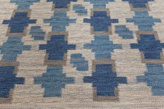 Moderner, geometrischer Flachgewebe-Teppich aus Wolle in Schiefergrau „Cross“ von Doris Leslie Blau