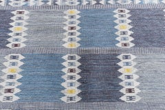 Tappeto "Cresta" di Doris Leslie Blau, in tessuto a trama piatta, con motivo a righe geometriche moderne, colore grigio ardesia