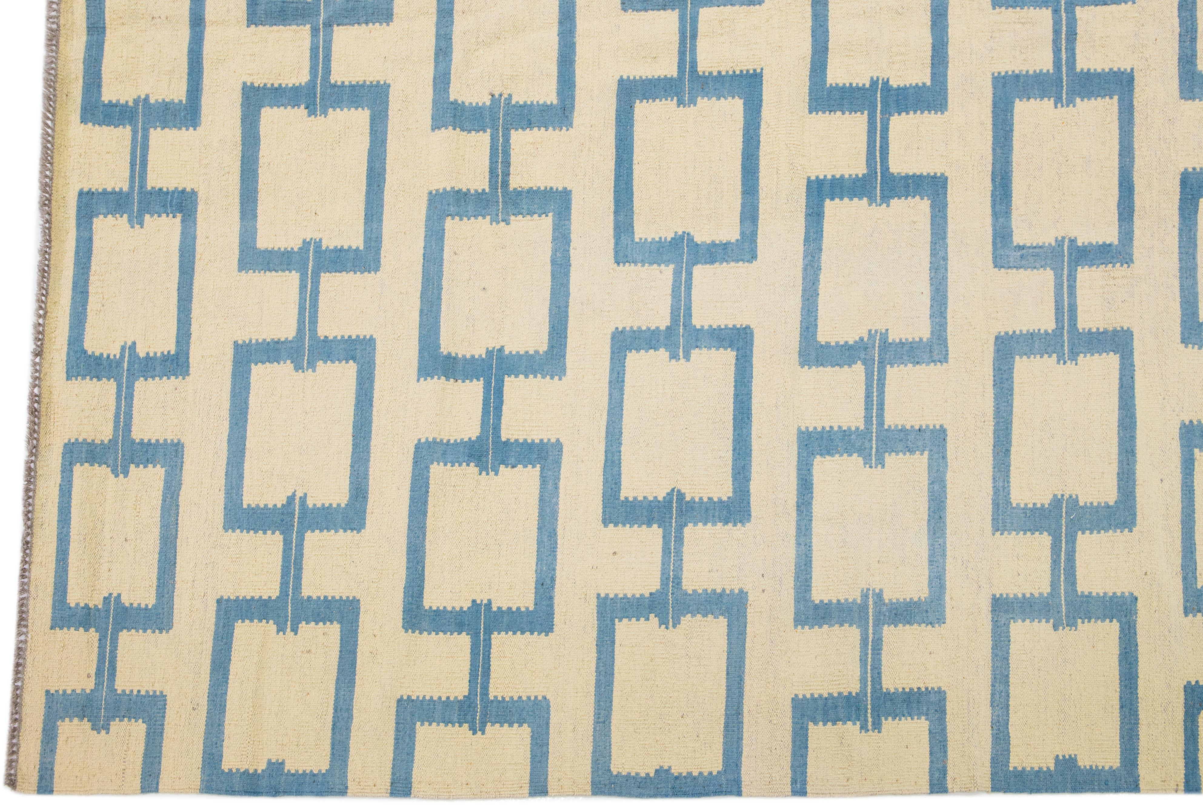 Flatweave Modern Turkish Beige Kilim Wool Rug with Geometric Design For Sale 1