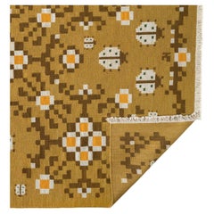 Flachwebteppich - Marienkäfer Brambles in Karamell von Jessica Helgerson