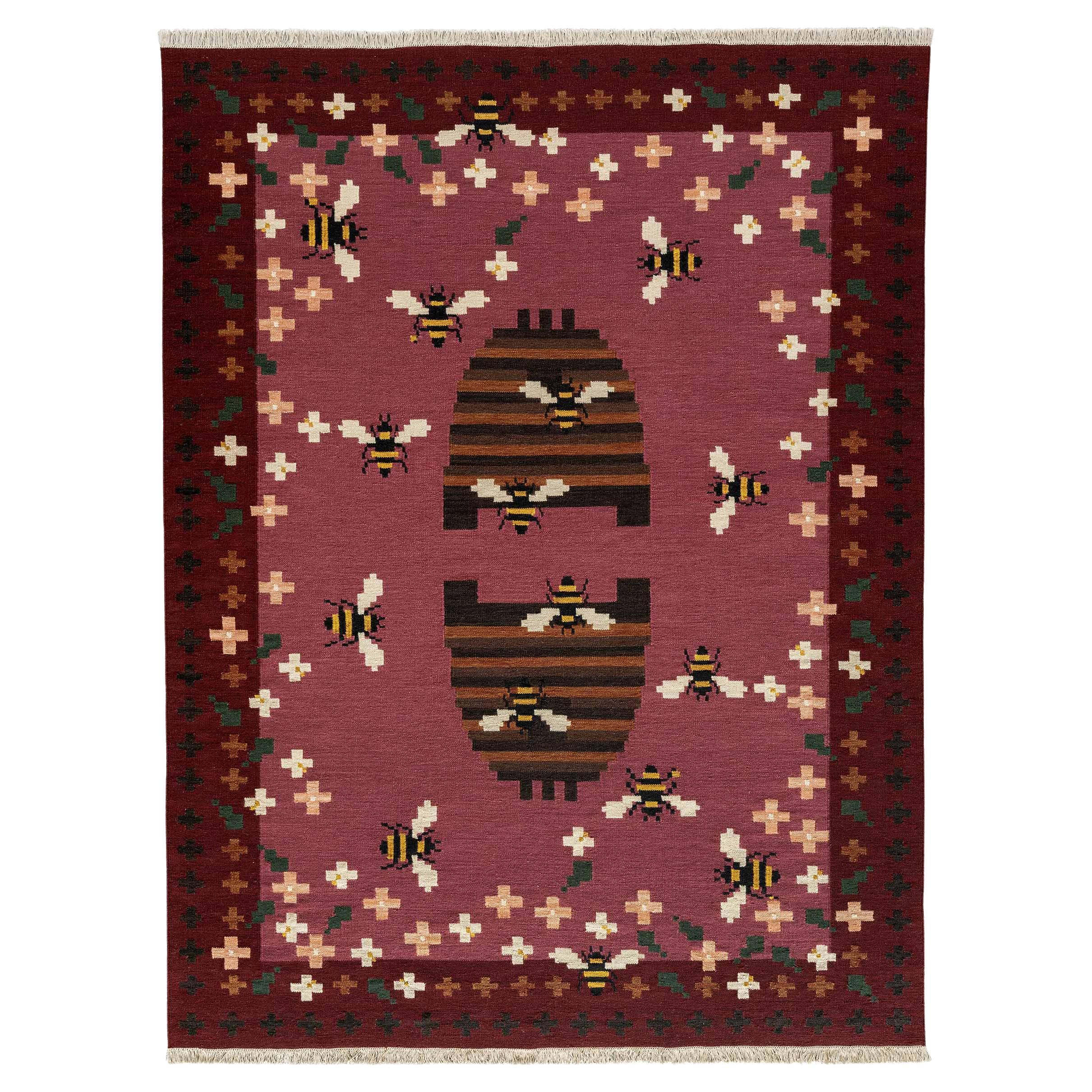 Tappeti a tessitura piatta - Busy Bees  in Plum, di Jessica Helgerson in vendita