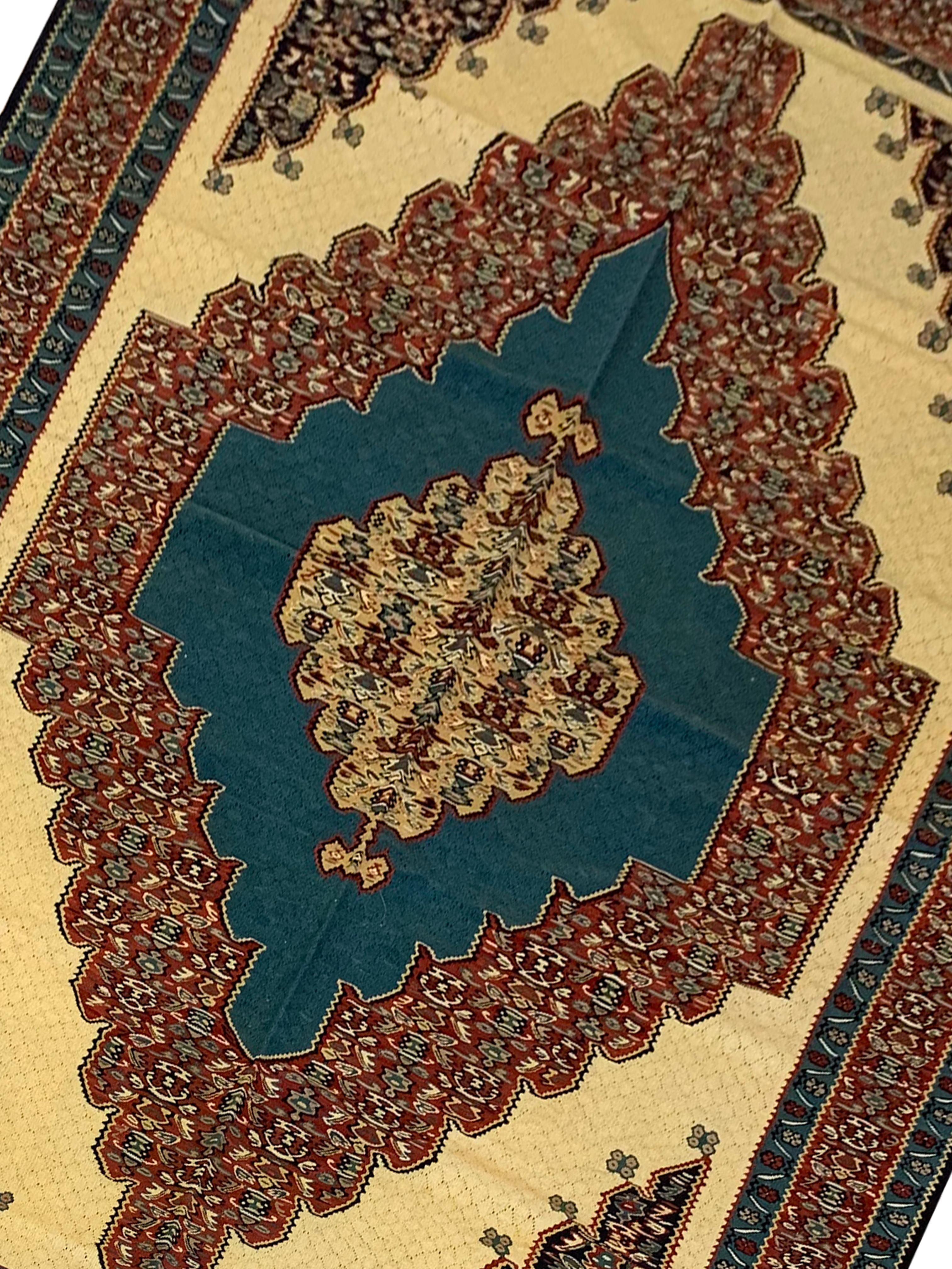 Handgewebter Flachgewebter Teppich aus Wolle und Kelim in Beige und Blau, orientalischer Wohnbereich (Pflanzlich gefärbt) im Angebot