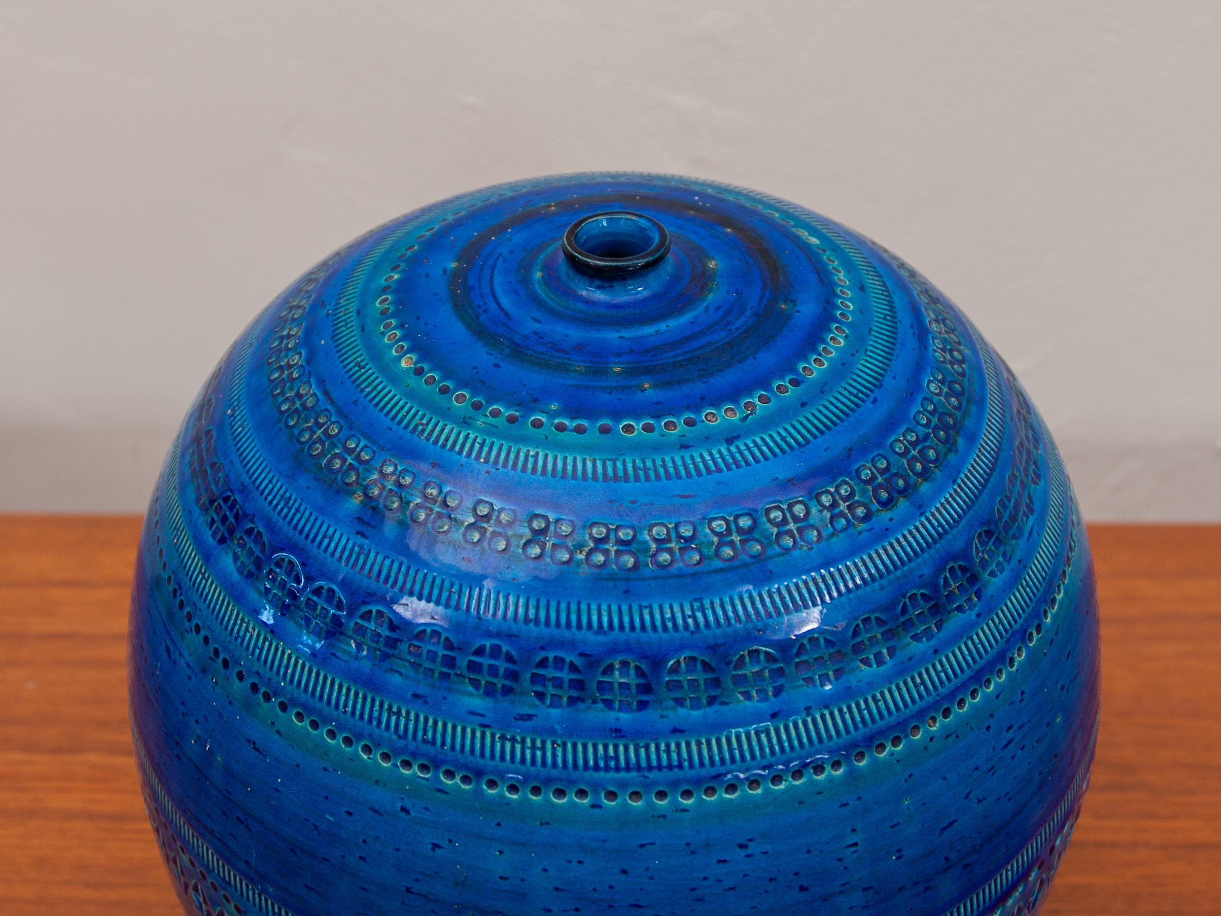 Metà XX secolo Flavia Raro grande vaso in ceramica smaltata blu di Aldo Londi per Bitossi, Italia , anni '60 in vendita