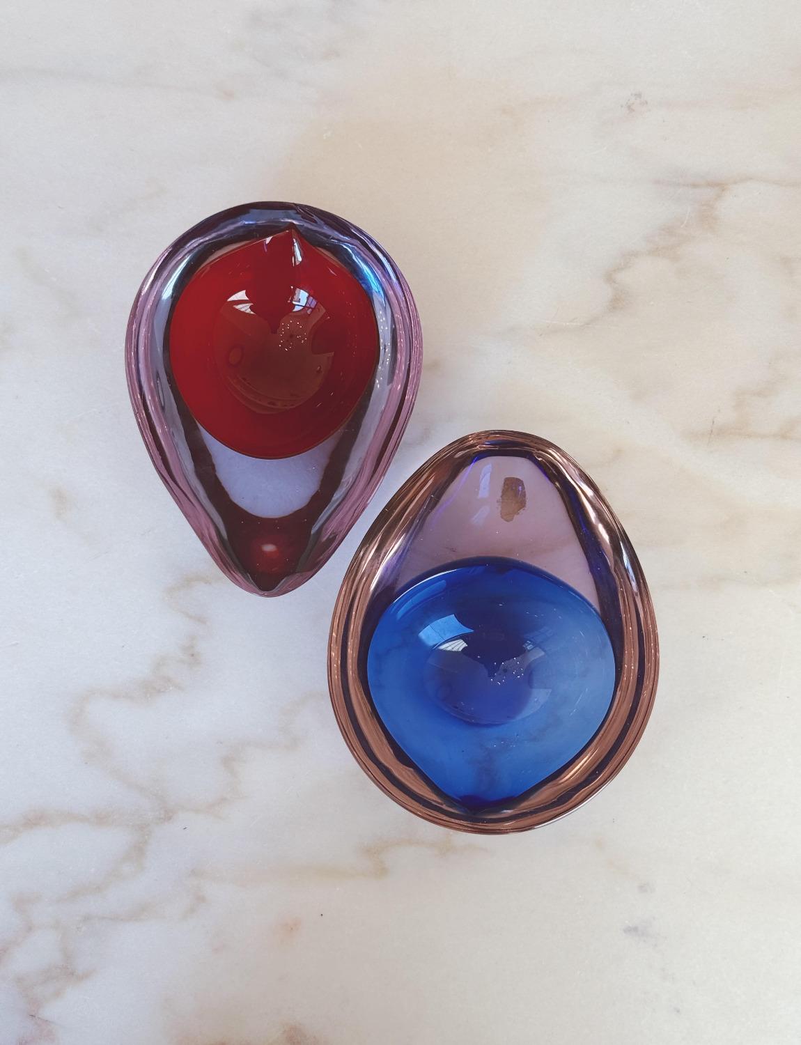 Metà XX secolo Ciotola ovale in vetro di Murano di Flavio Poli del 1960 in viola e blu in vendita