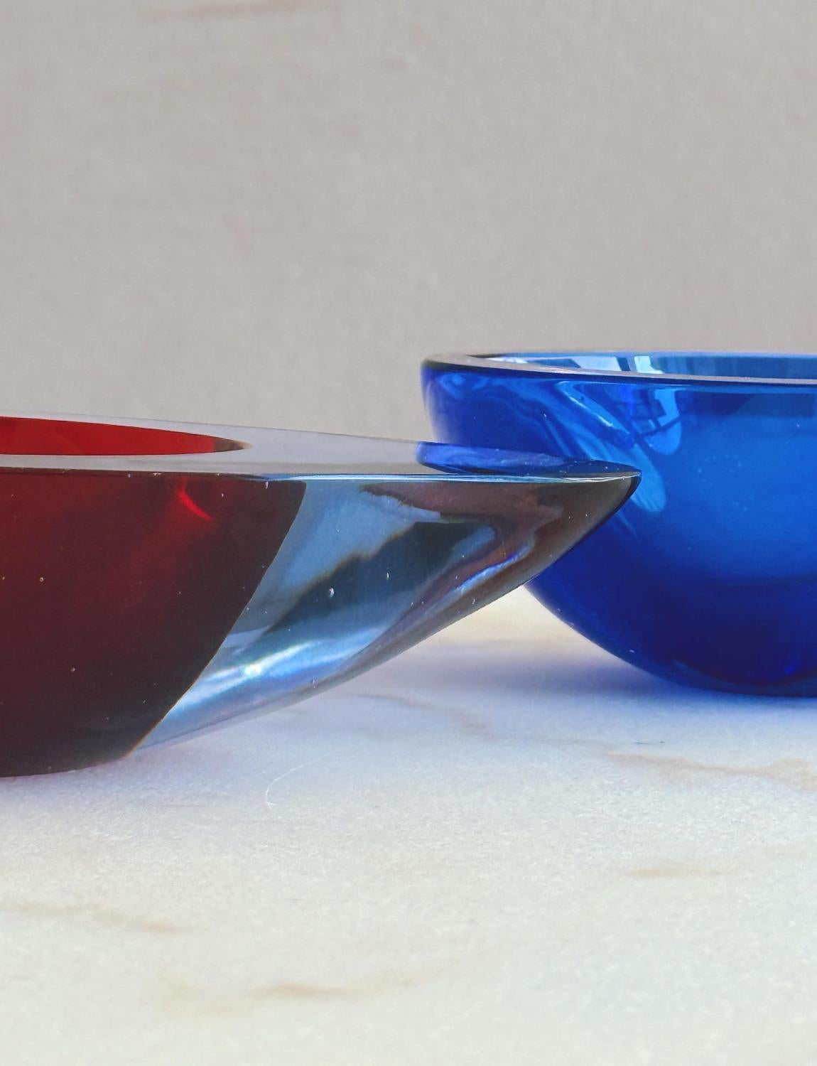 Ciotola ovale in vetro di Murano di Flavio Poli del 1960 in viola e blu in vendita 2
