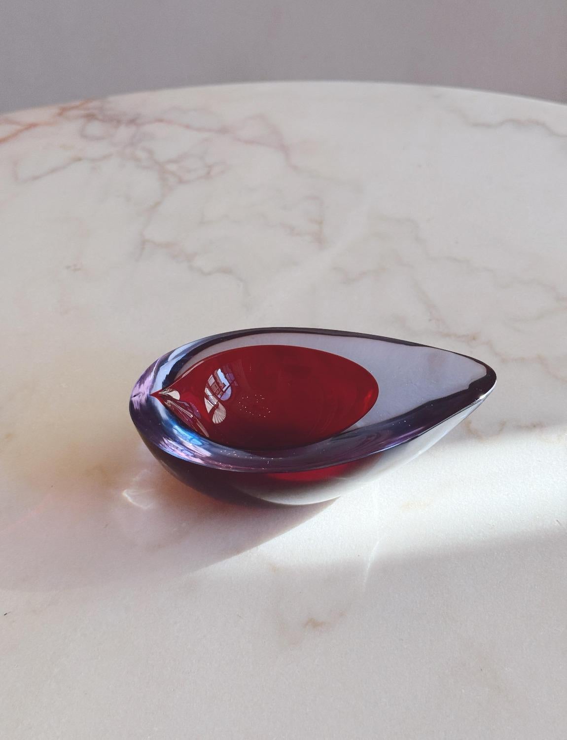 Flavio Poli 1960, ciotola ovale in vetro di Murano in rosa e rosso In condizioni buone in vendita a Florence, Tuscany