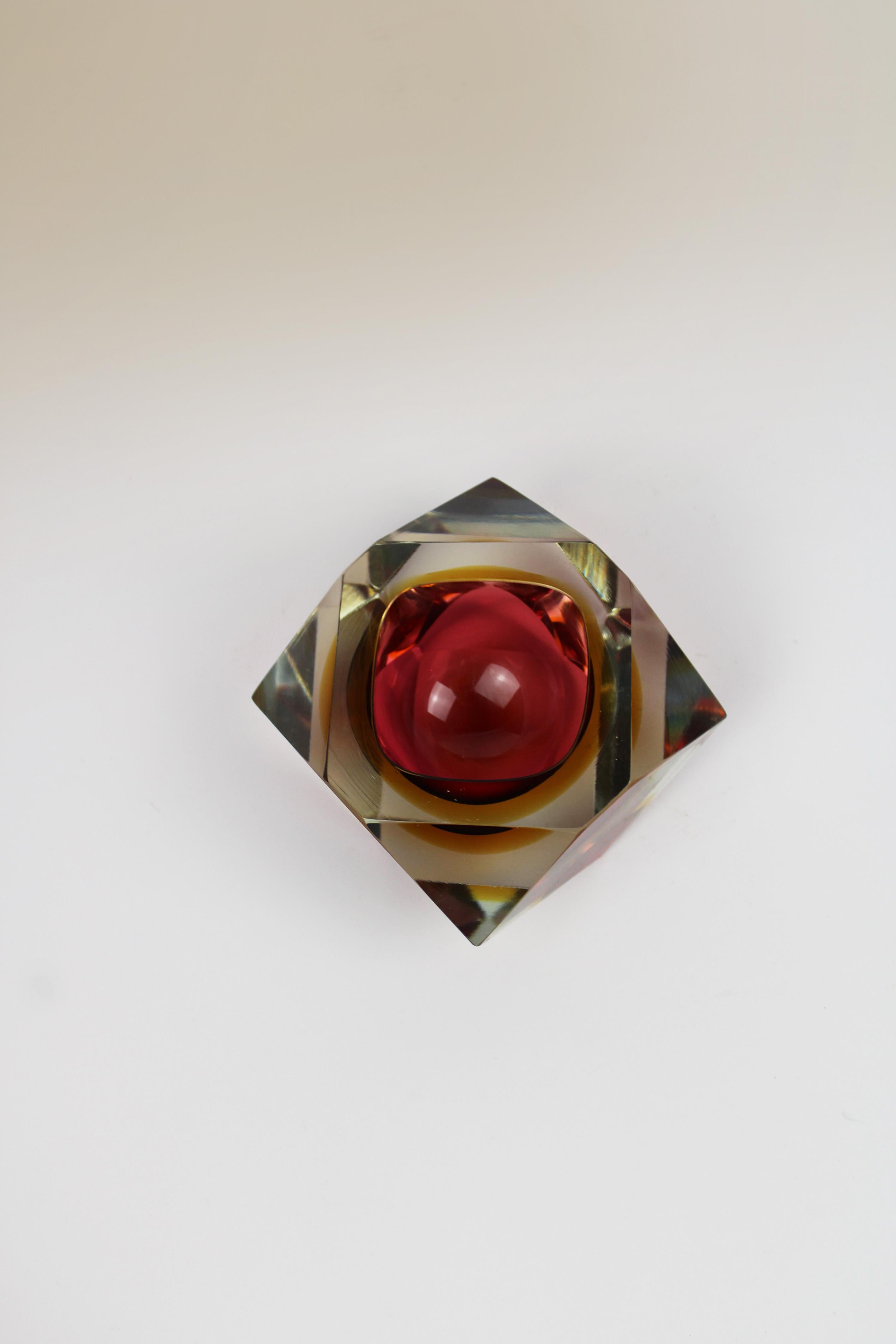 Flavio Poli Cenicero Murano Glass Sommerso Amarillo Rojo Tazón de cristal facetado Italia Años 60 Italiano en venta