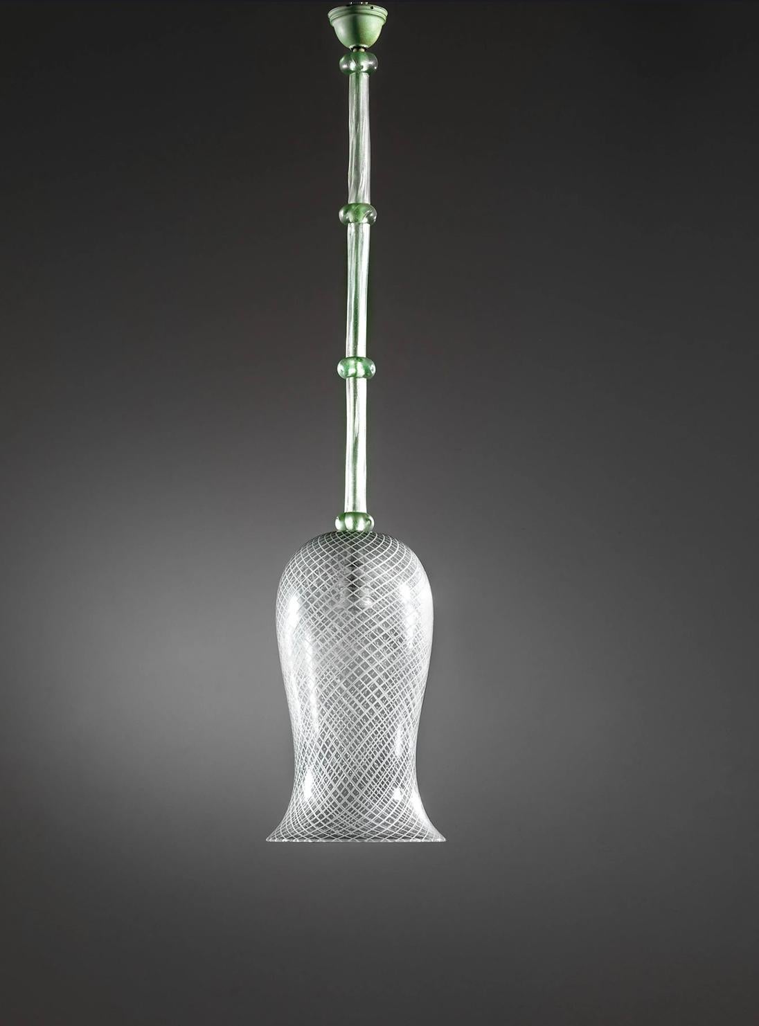 Flavio Poli (Attr.), (Chioggia, 1900 - Venice, 1984)

Important Reticello Murano glass Chandelier in shades of white and green
Seguso production, Italy, circa 1940