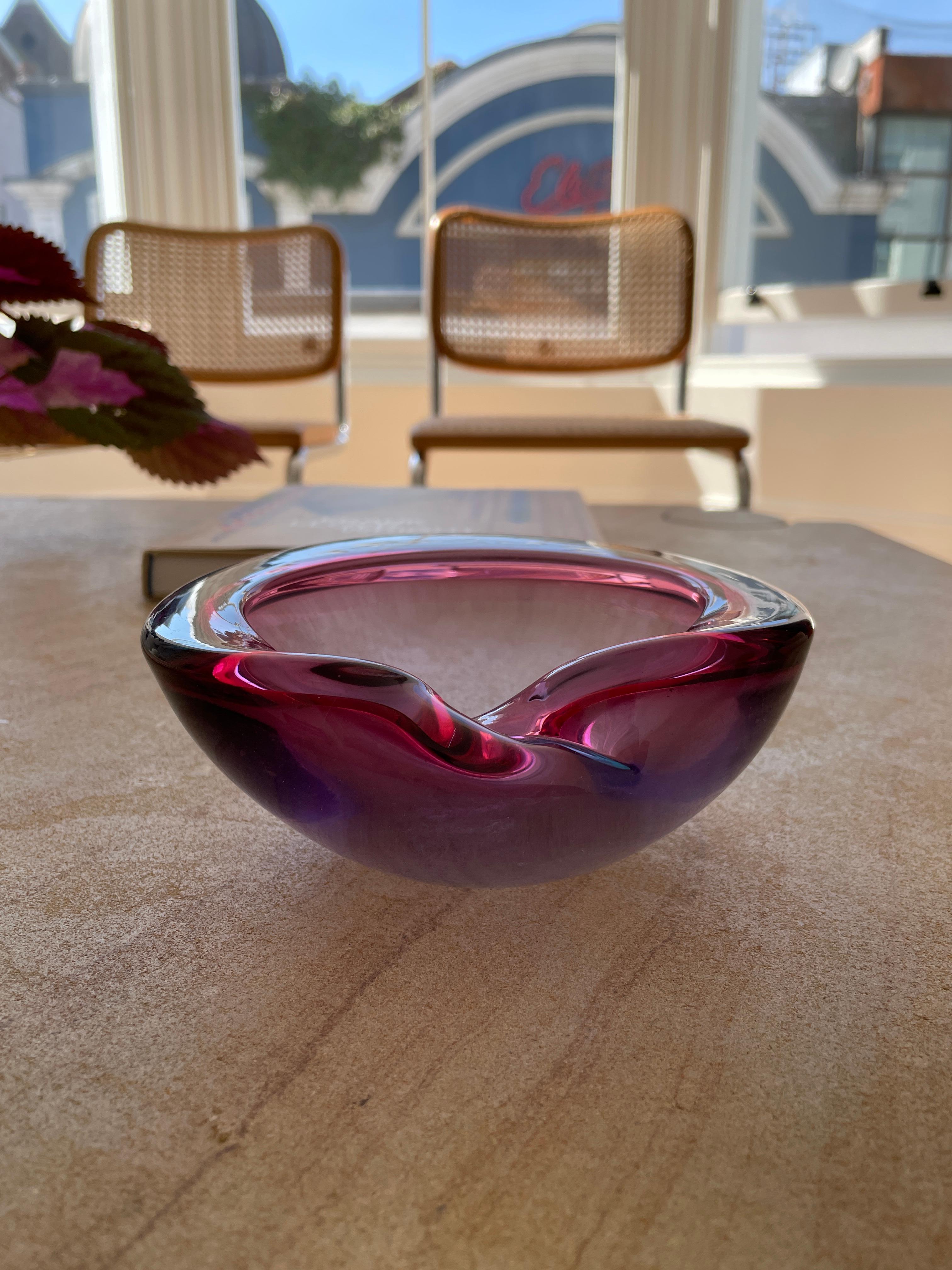 
Height: 6.5cm
Width: 16cm
Depth: 14cm

Designer: Flavio Poli 
Manufacturer: Seguso
Date: 1960s
Materials: Glass

Description: Sommerso Murano Glass Bowl by Flavio Poli Crafted from red and azure glass. The colours of the glass changes with the use