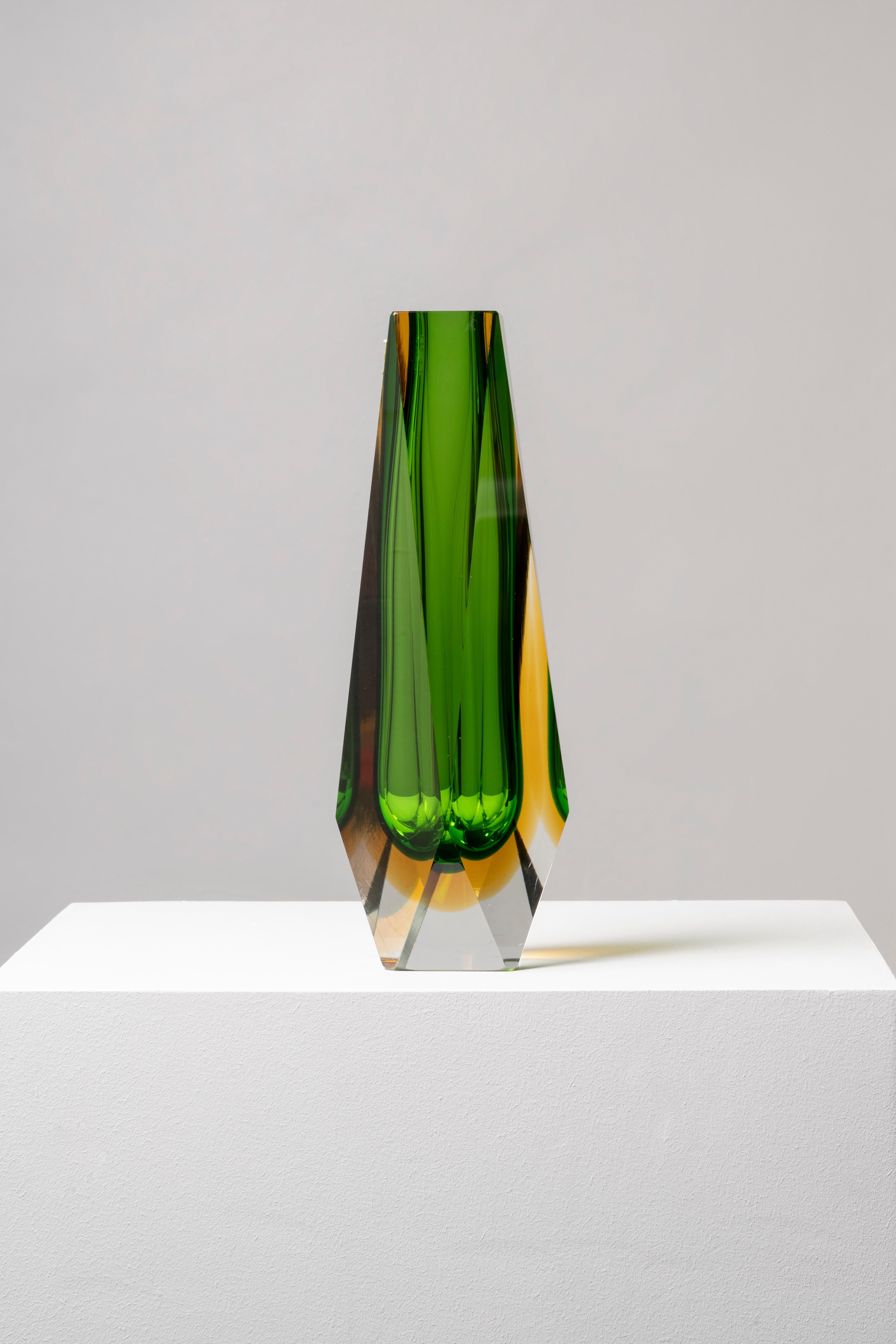 FLAVIO POLI (Chioggia, Italy, 1900-1984).
Vase, Murano, Italy, 1960s.
Murano Sommerso glass in yellow and green.
Measurements: 29,5 x 10 x 10 cm.
Made in green and yellow glass, this vase of minimalist aesthetics and based on geometry is one of the