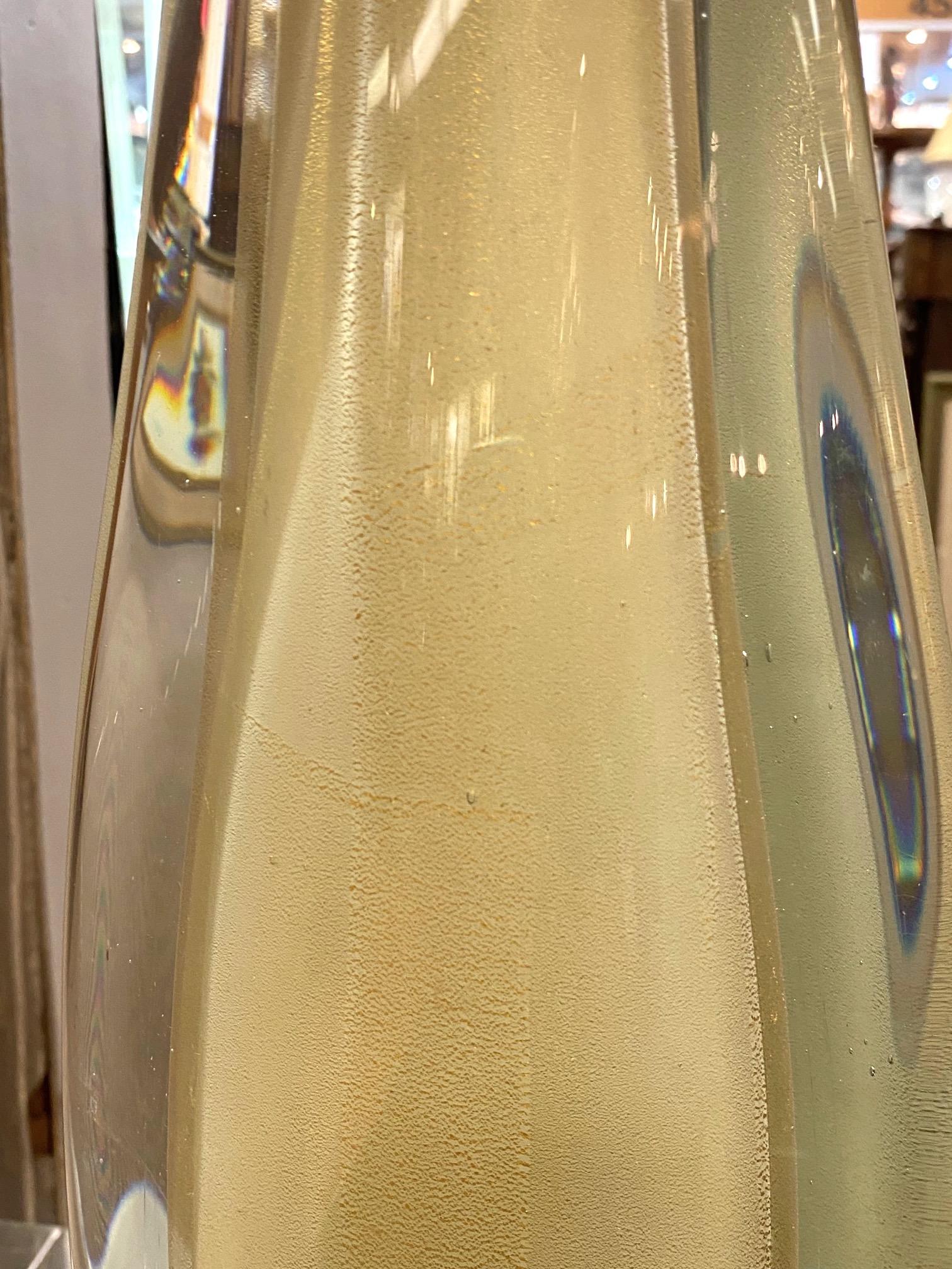 Flavio Poli für Seguso 1950er Jahre Große Tischlampe aus weißem und goldenem Aventurin-Glas (Mitte des 20. Jahrhunderts) im Angebot