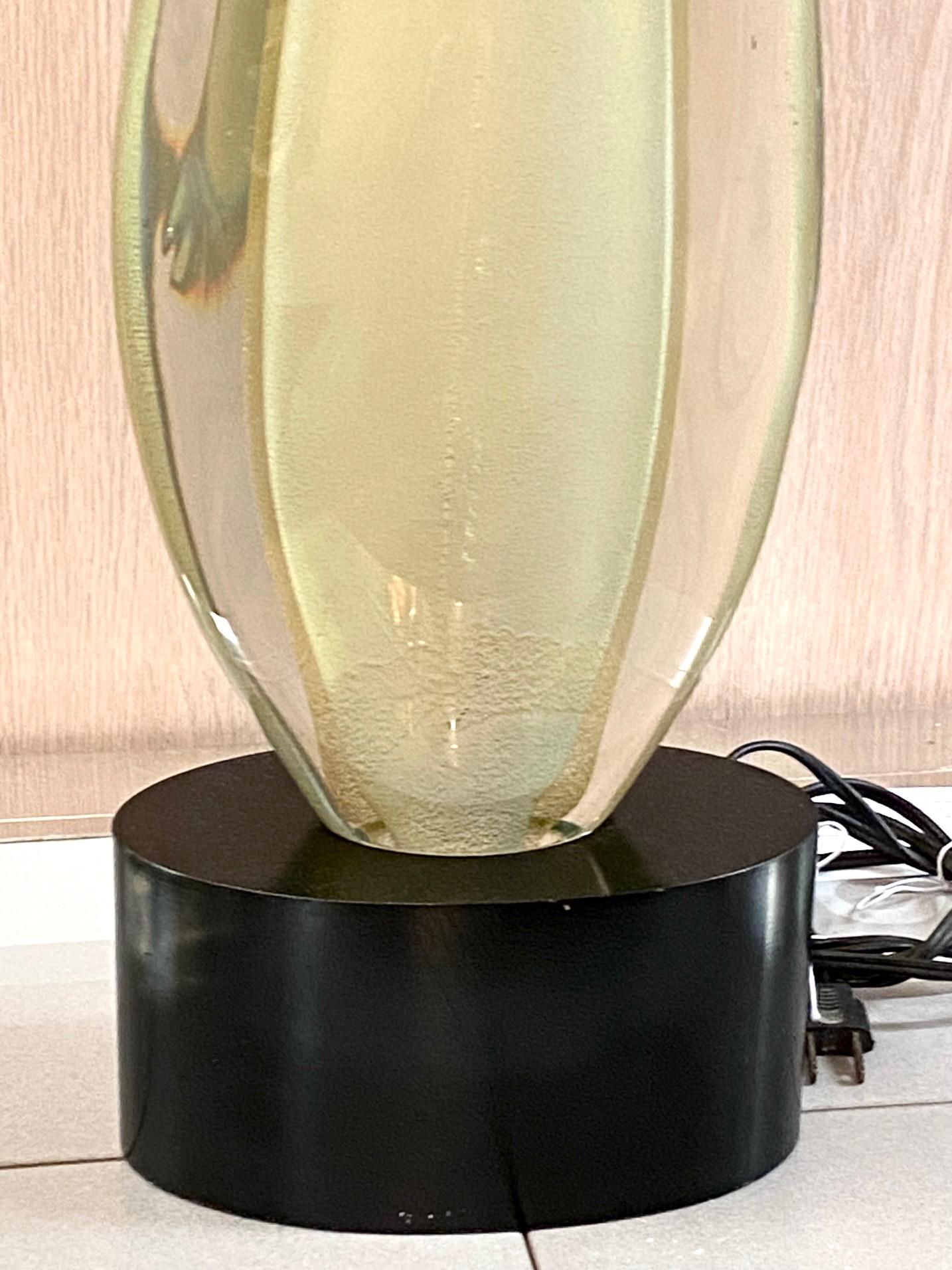 Flavio Poli für Seguso 1950er Jahre Große Tischlampe aus weißem und goldenem Aventurin-Glas im Angebot 1