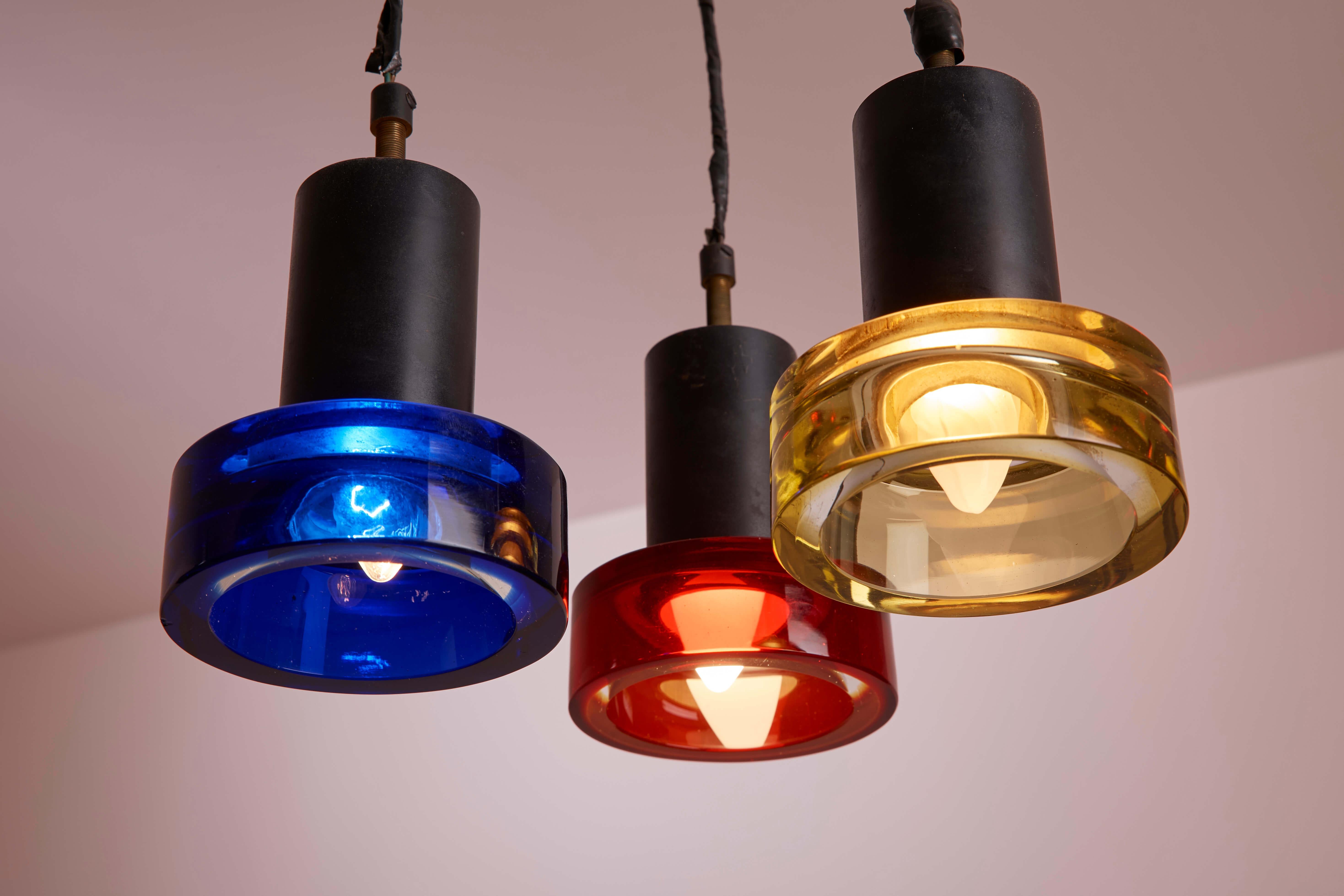 Italiano Lampadario di Flavio Poli per Seguso con tre paralumi in vetro colorato, Italia, 1960 in vendita